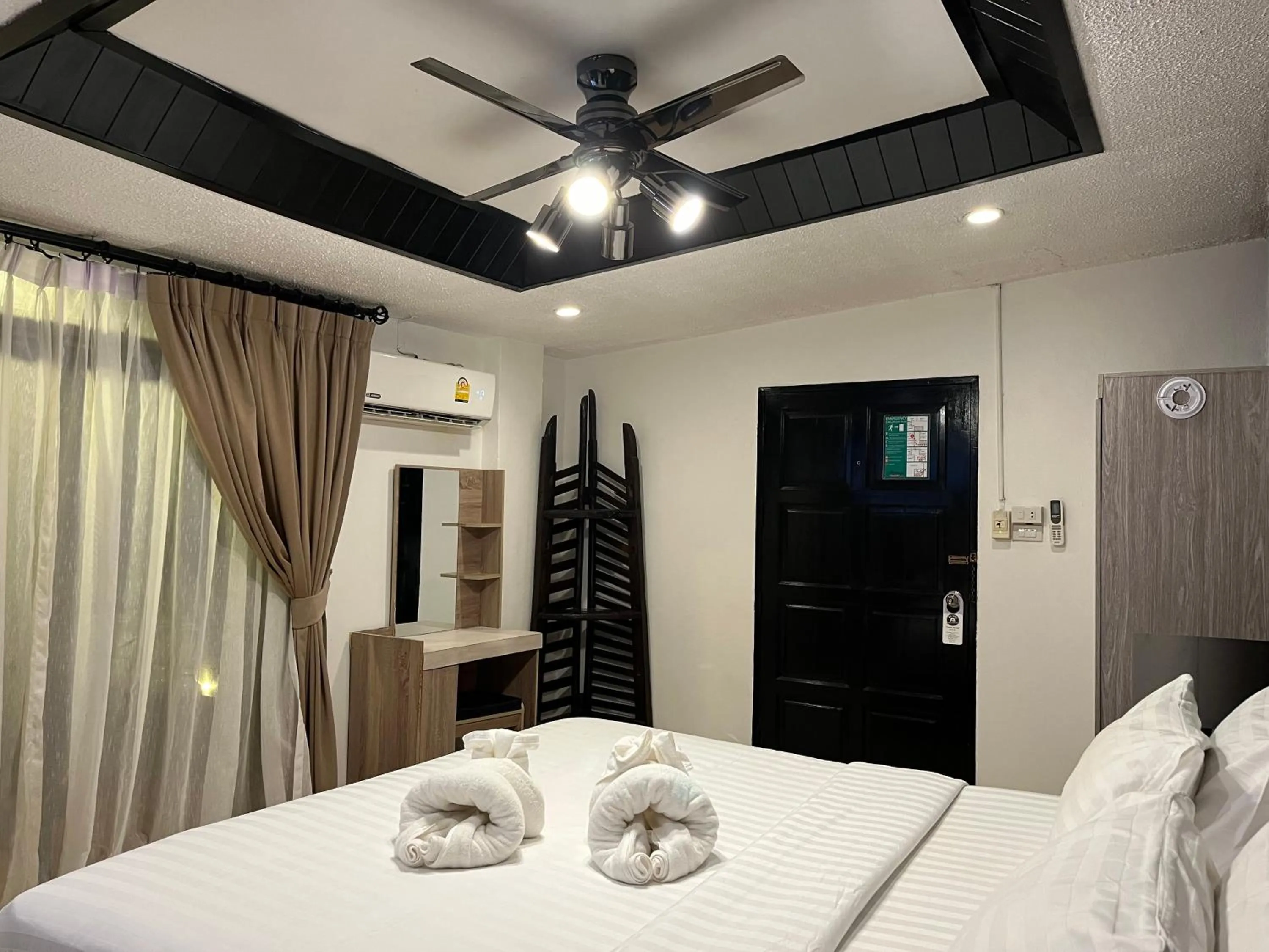 towels, Bed in Big Boys' Bed & Burger - Patong Beach