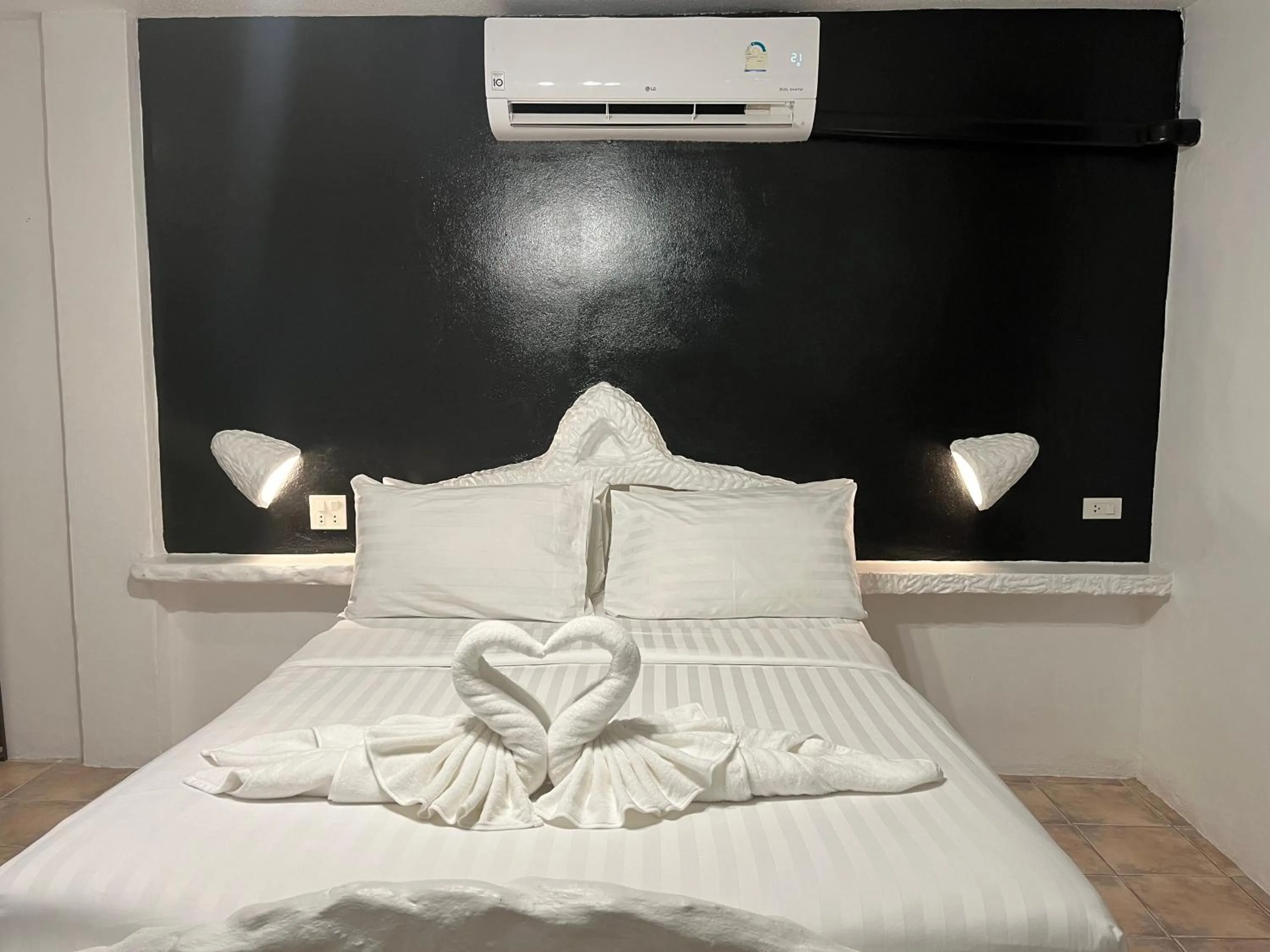 air conditioner, Bed in Big Boys' Bed & Burger - Patong Beach