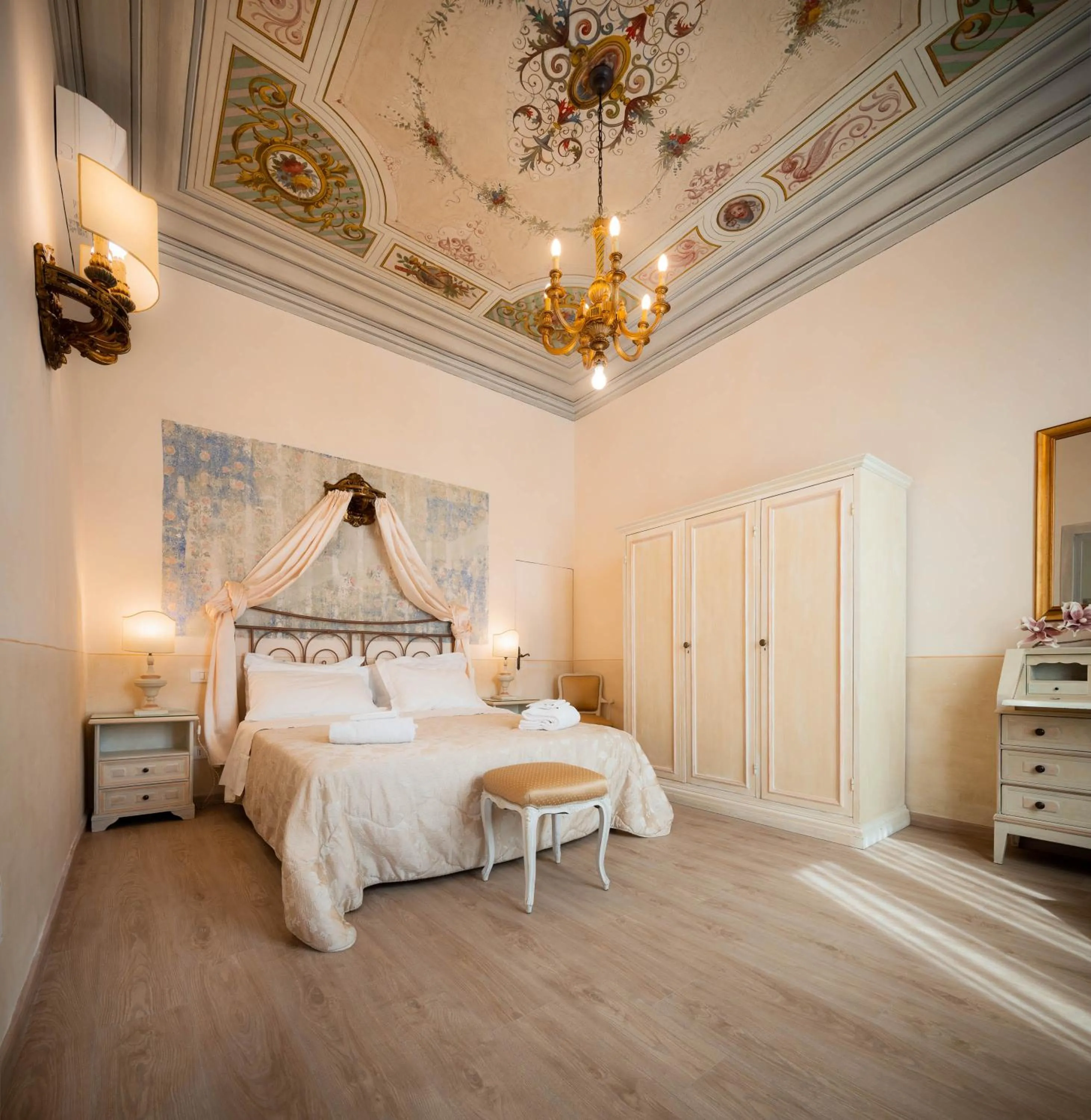 Photo of the whole room, Bed in Novella House