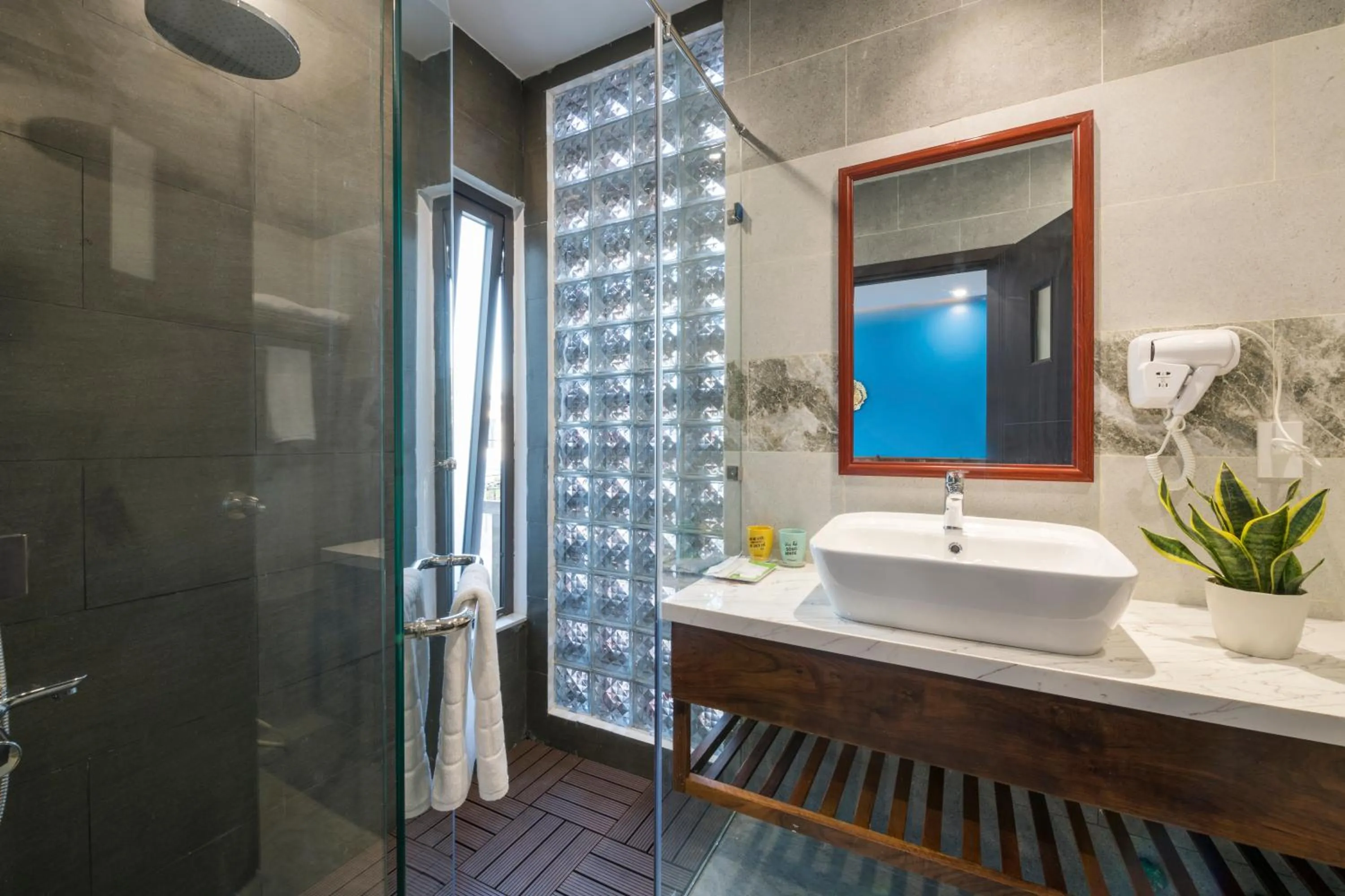 Toilet in December Hoi An Villa