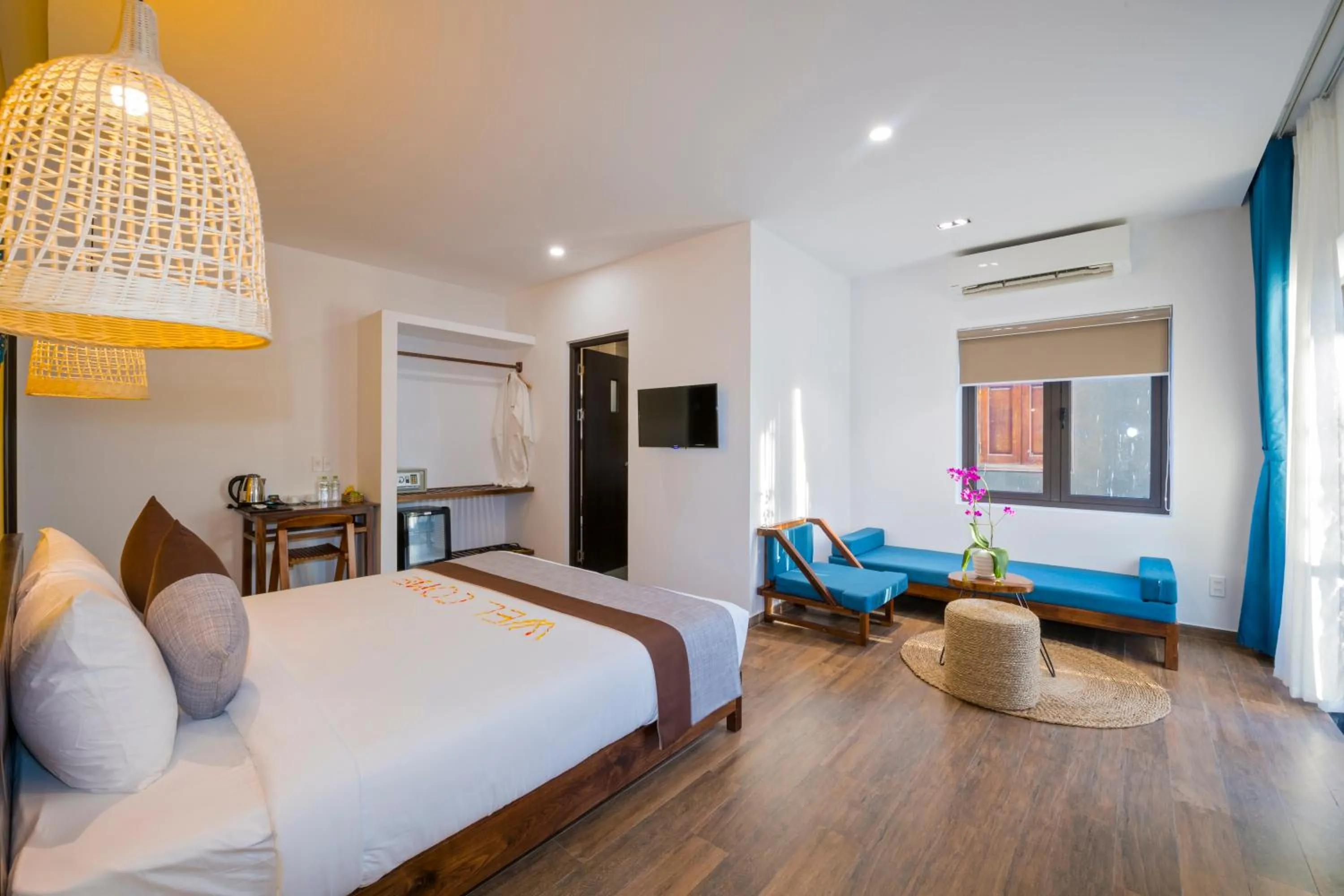 Photo of the whole room, Bed in December Hoi An Villa