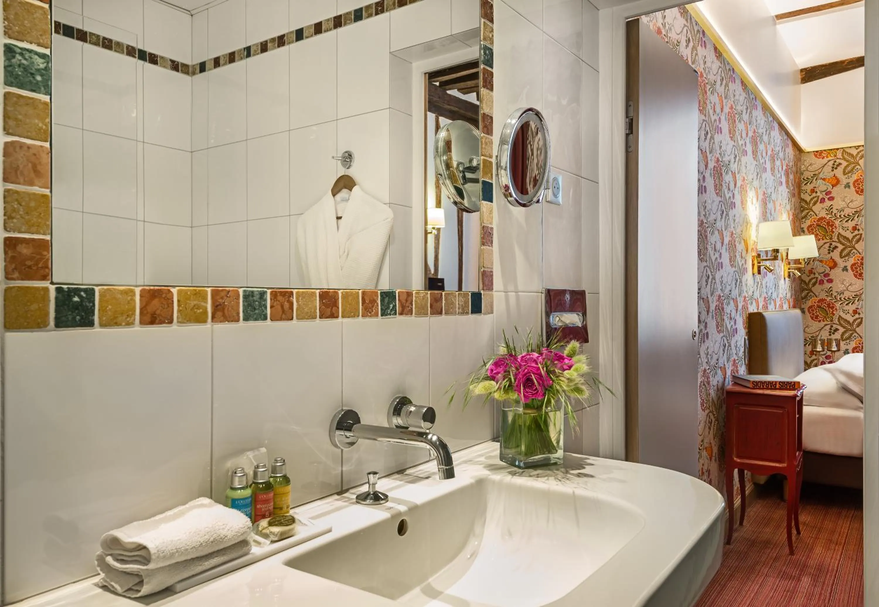 Bathroom in Hôtel Saint-Paul Rive-Gauche