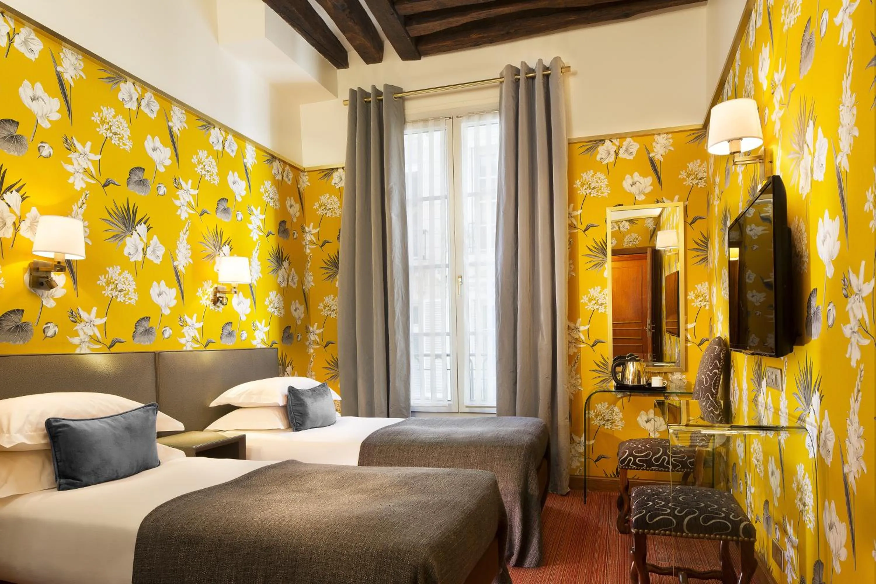 Bedroom, Bed in Hôtel Saint-Paul Rive-Gauche