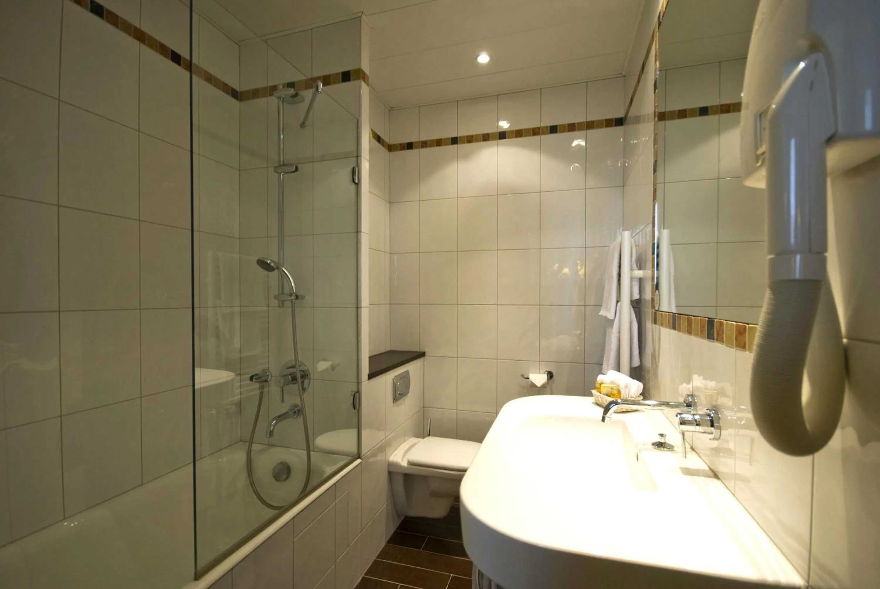 Bathroom in Hôtel Saint-Paul Rive-Gauche