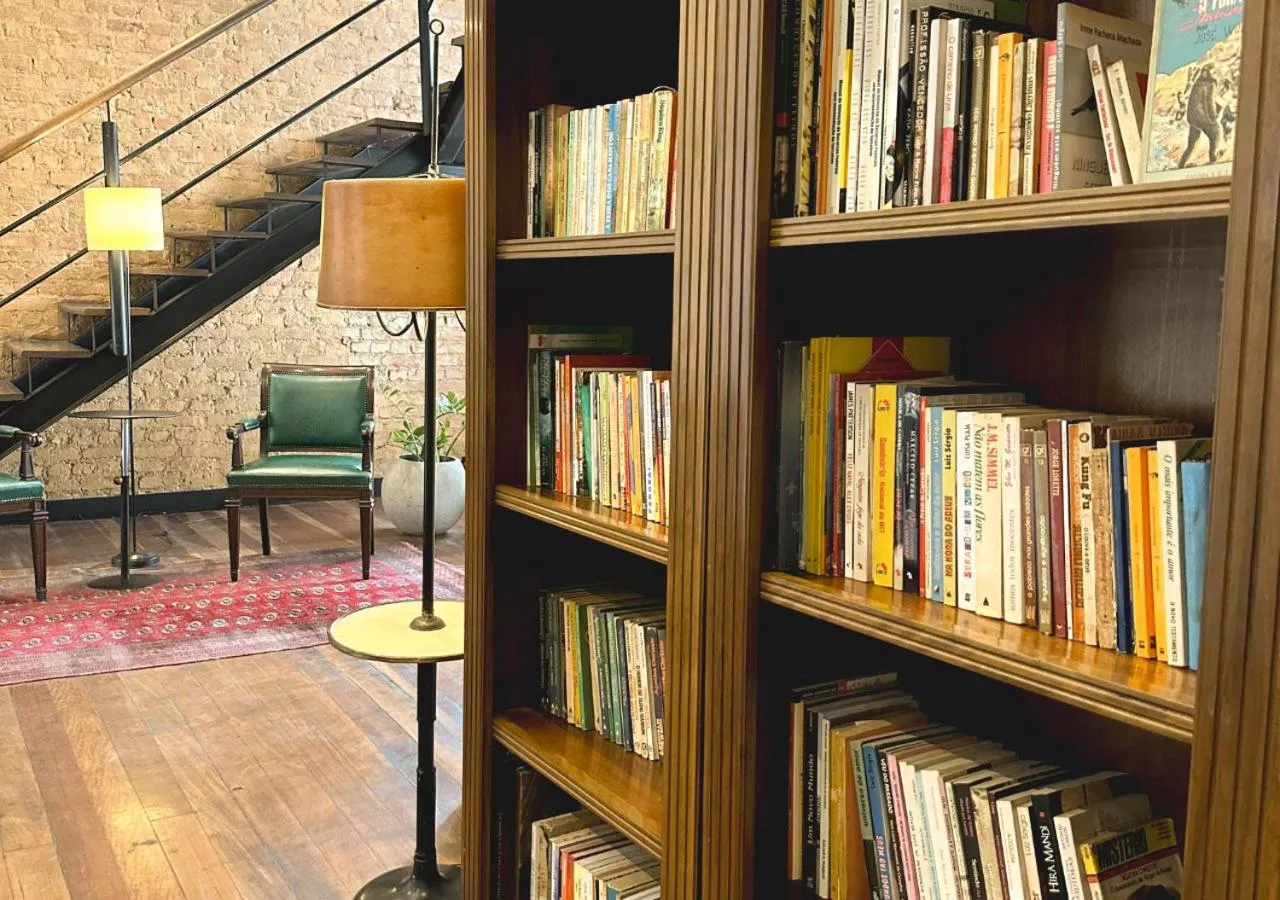 Library in Grão Pará Petrópolis