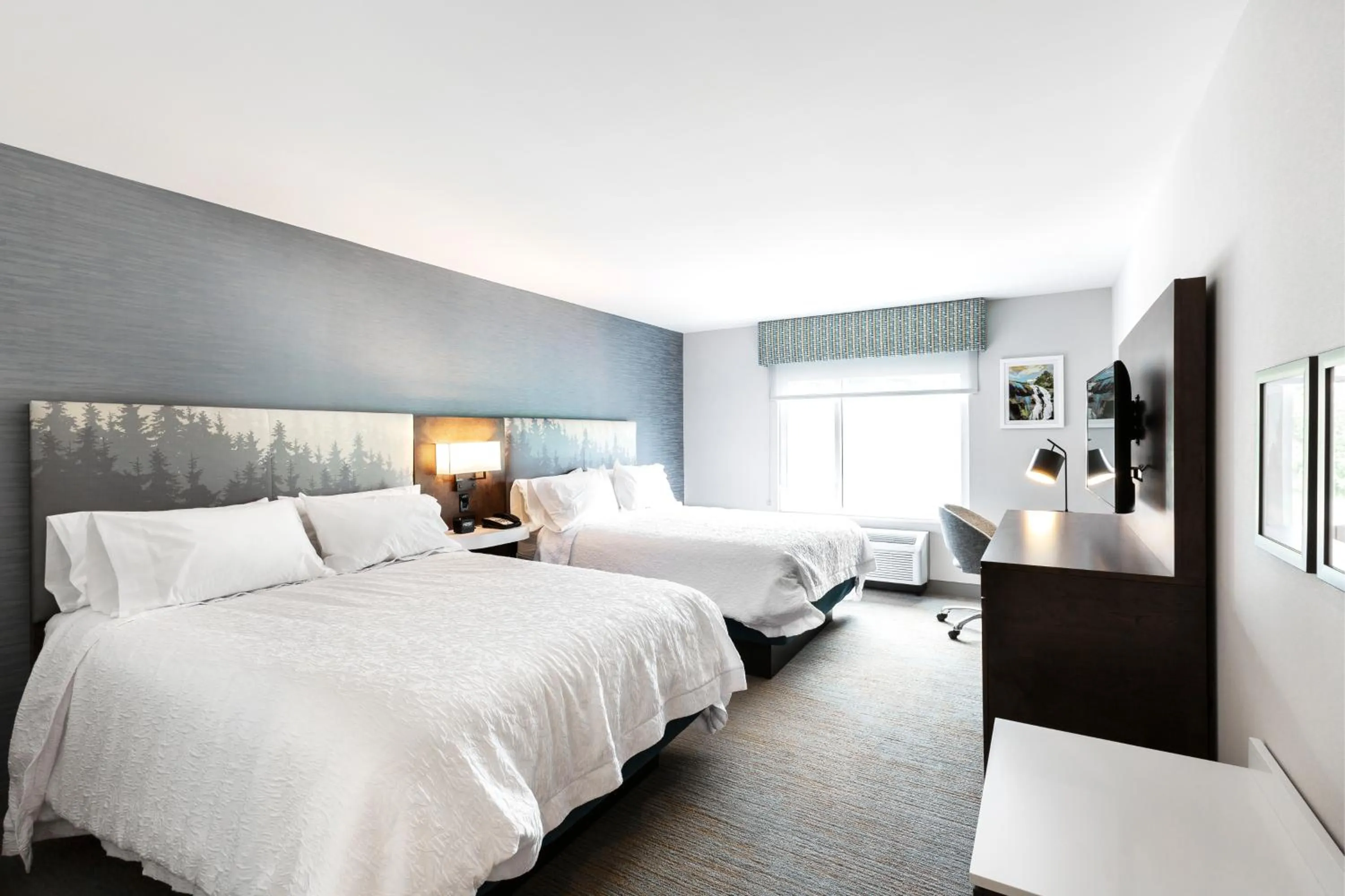 Photo of the whole room, Bed in Hampton Inn & Suites by Hilton Québec - Beauport