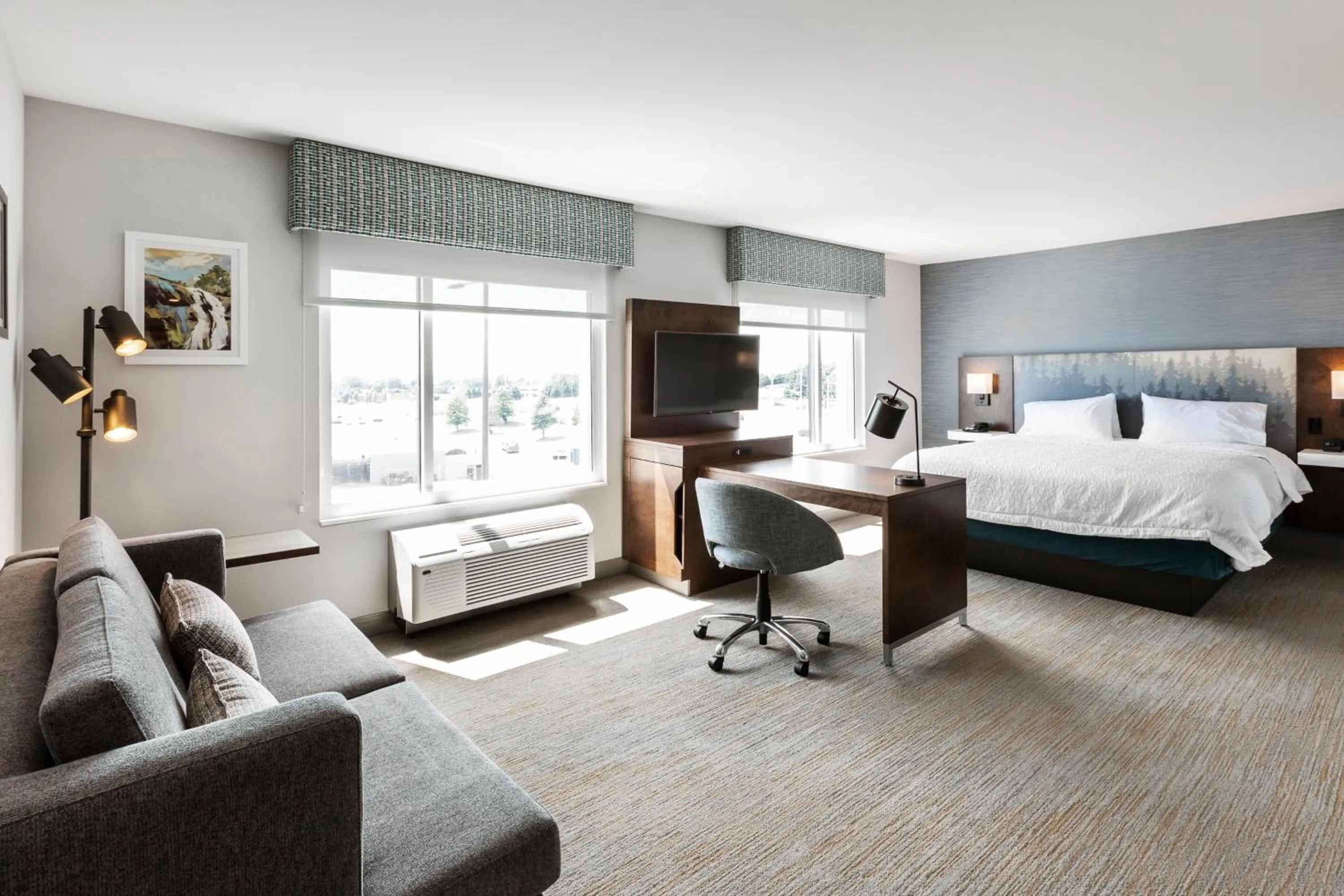Bedroom, Bed in Hampton Inn & Suites by Hilton Québec - Beauport