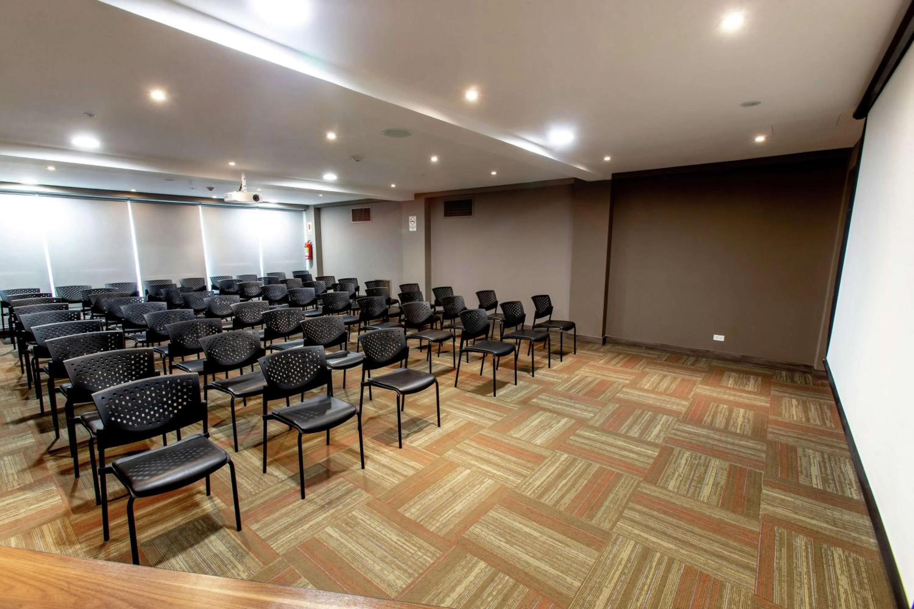 Meeting/conference room in Hampton By Hilton Lima San Isidro