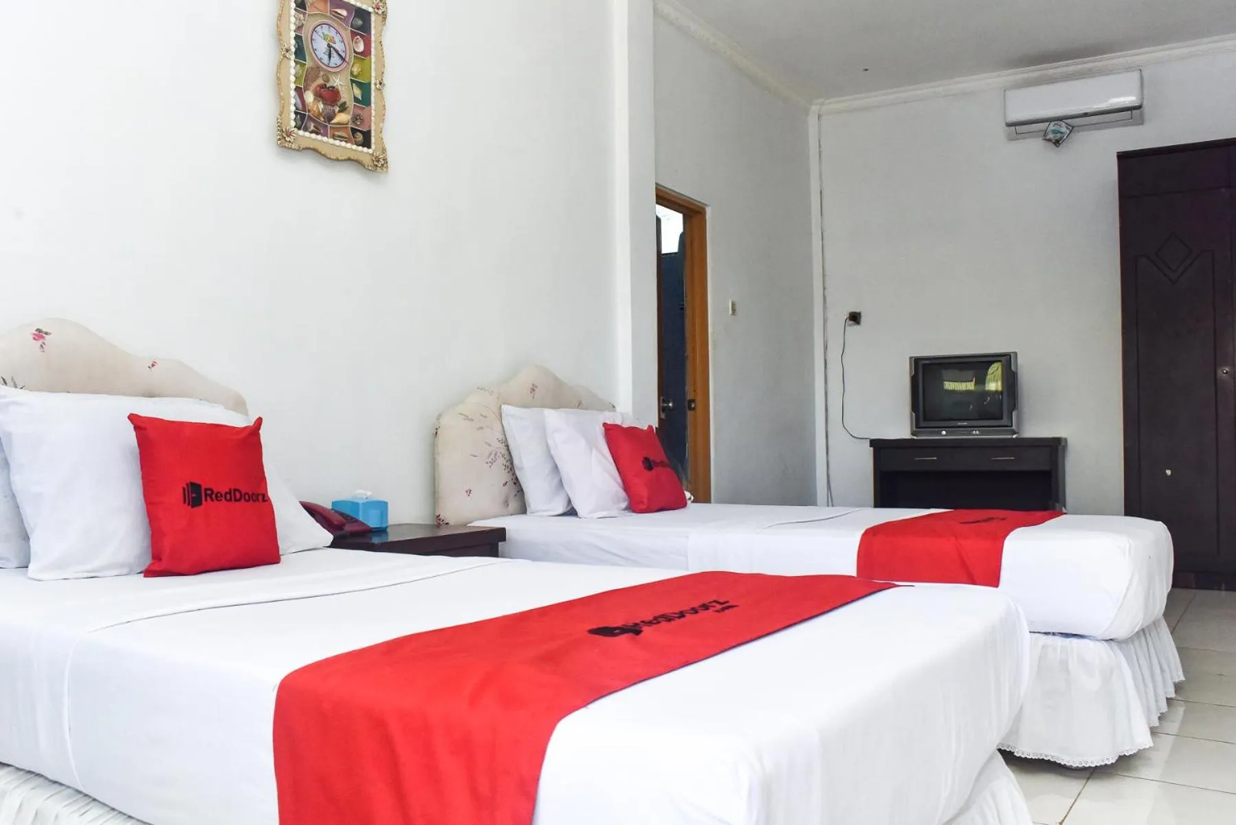 Bedroom, Bed in RedDoorz Plus @ Tirta Kencana Hotel