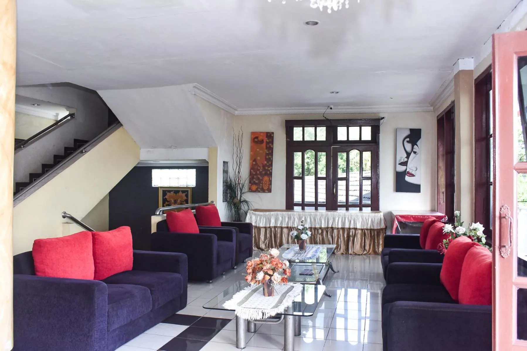 Seating area in RedDoorz Plus @ Tirta Kencana Hotel