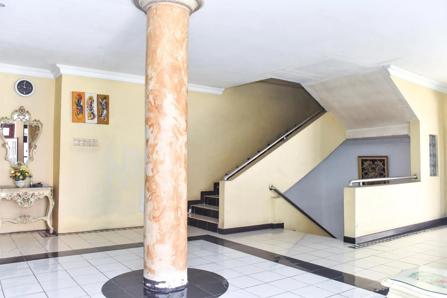 Facade/entrance in RedDoorz Plus @ Tirta Kencana Hotel