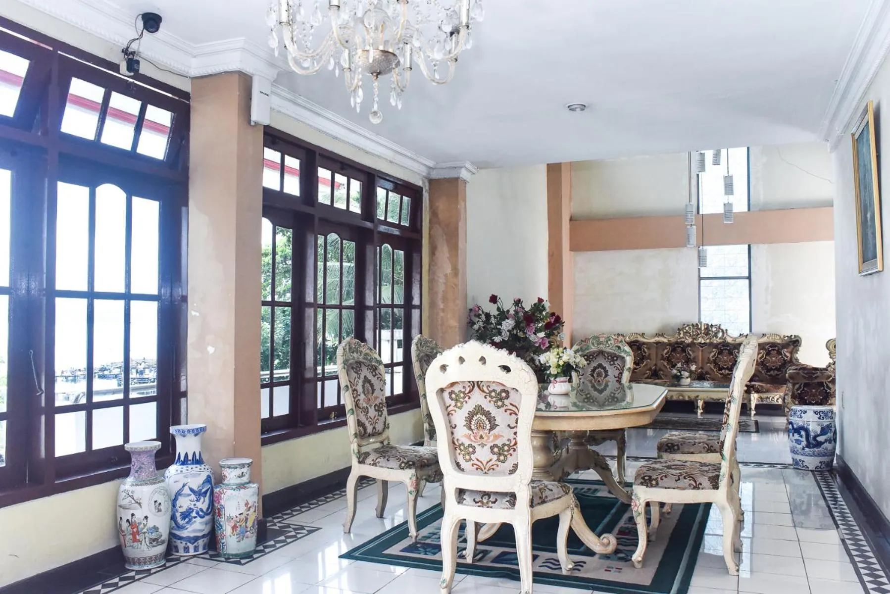 Living room in RedDoorz Plus @ Tirta Kencana Hotel