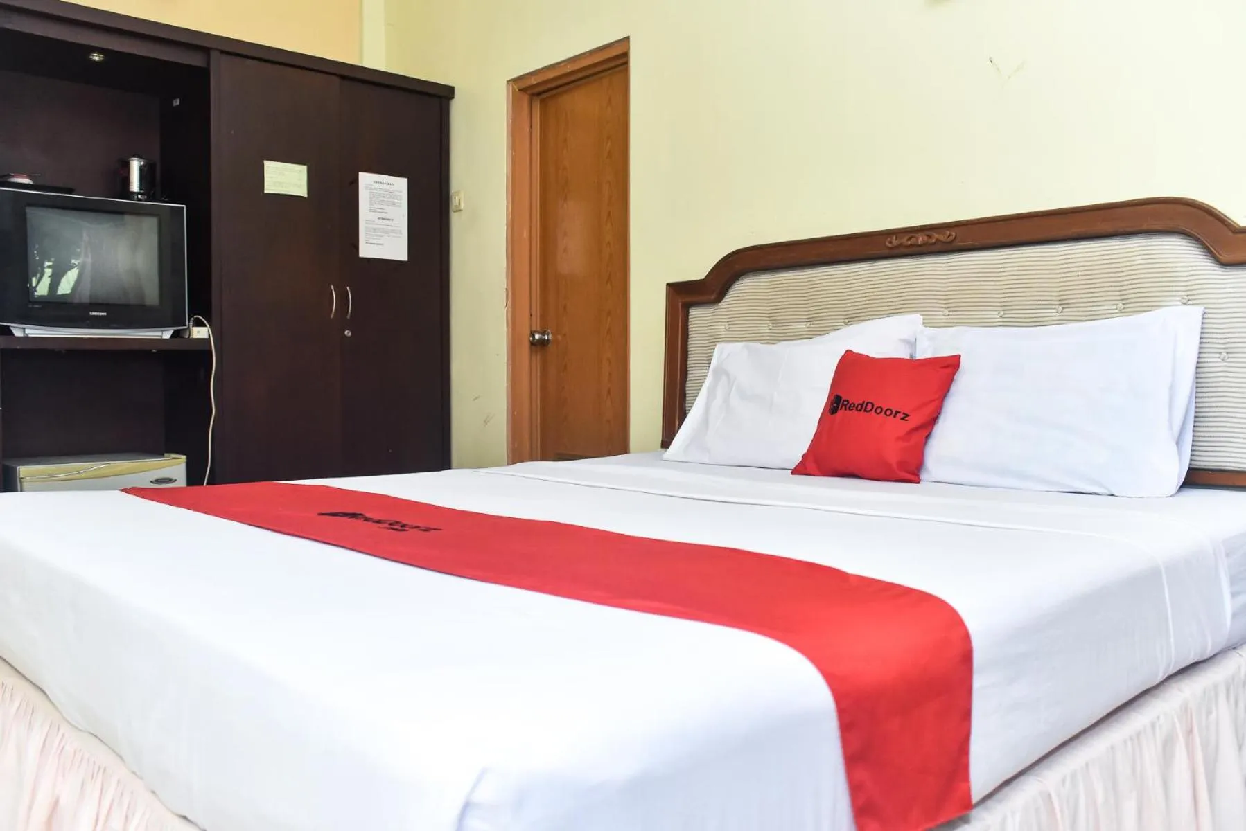 Bed in RedDoorz Plus @ Tirta Kencana Hotel