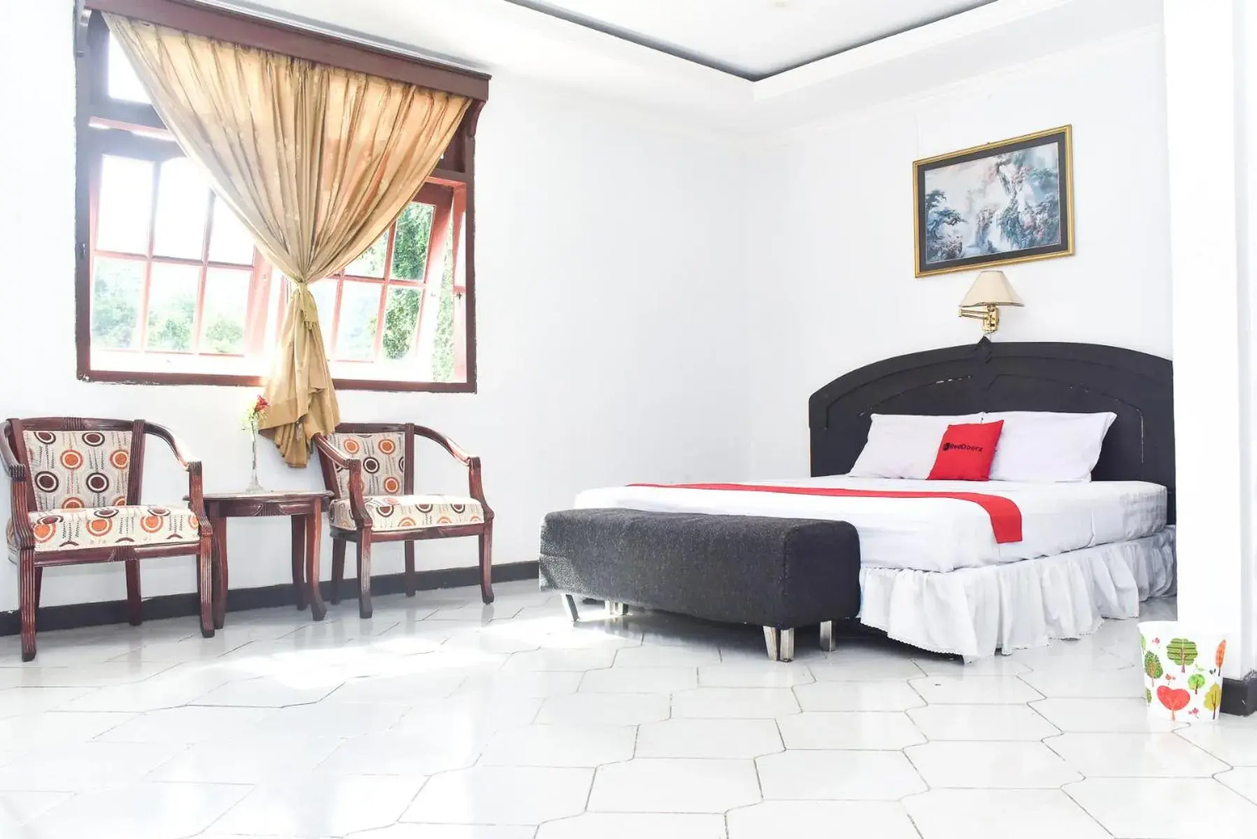 Suite in RedDoorz Plus @ Tirta Kencana Hotel Suite in RedDoorz Plus @ Tirta Kencana Hotel