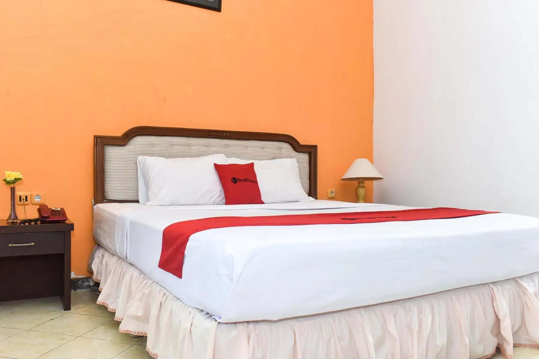 Double Room in RedDoorz Plus @ Tirta Kencana Hotel Double Room in RedDoorz Plus @ Tirta Kencana Hotel