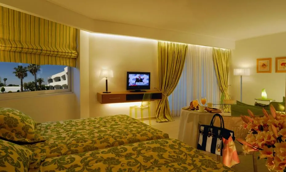 Bed in Comer Kinetta Beach