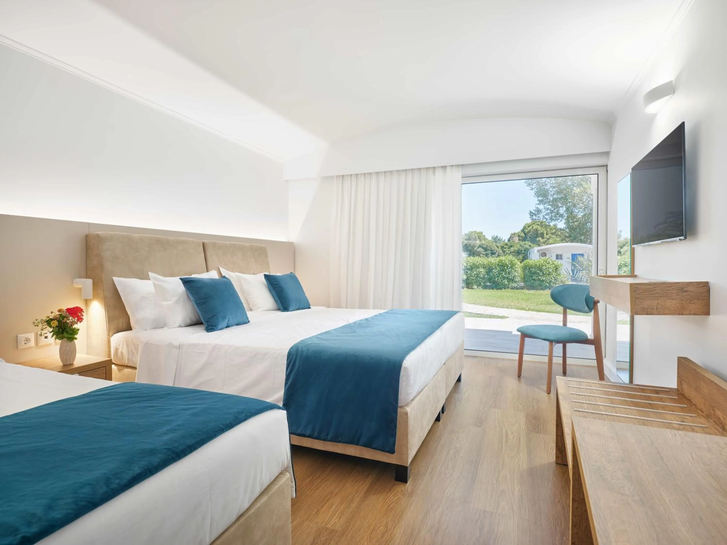 Bed in Comer Kinetta Beach