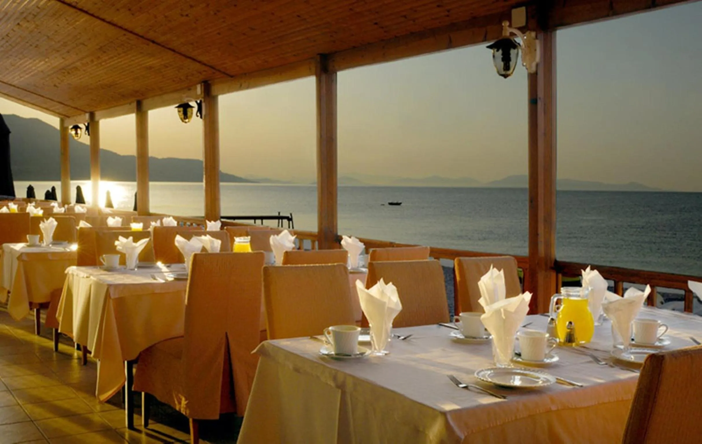 Restaurant/places to eat in Kinetta Beach Resort and Spa