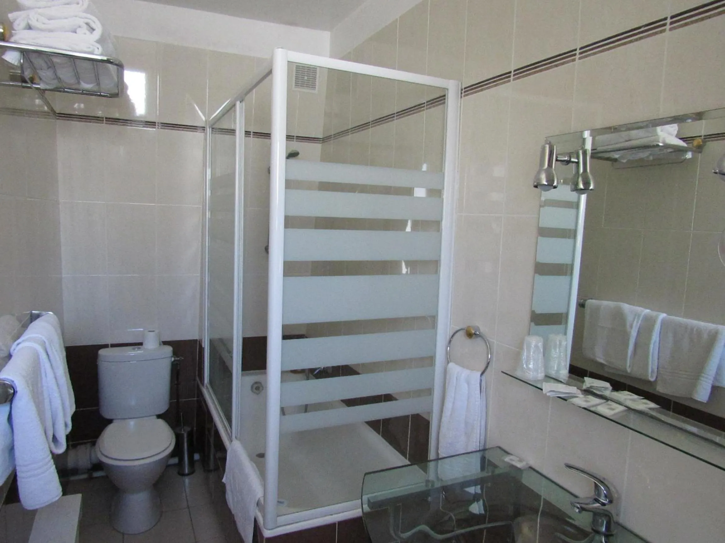 Bathroom in Hôtel du Square d'Anvers