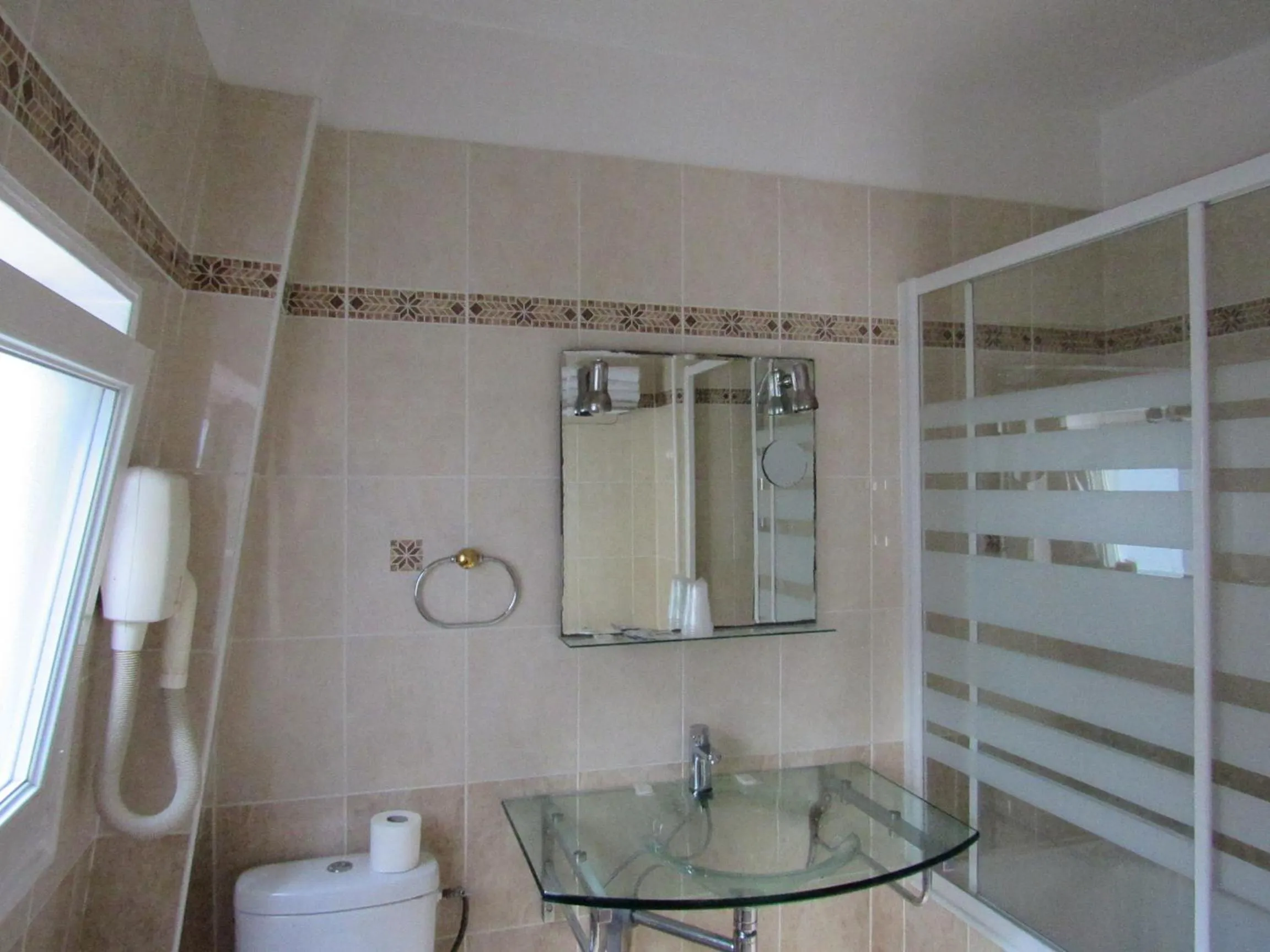 Bathroom in Hôtel du Square d'Anvers