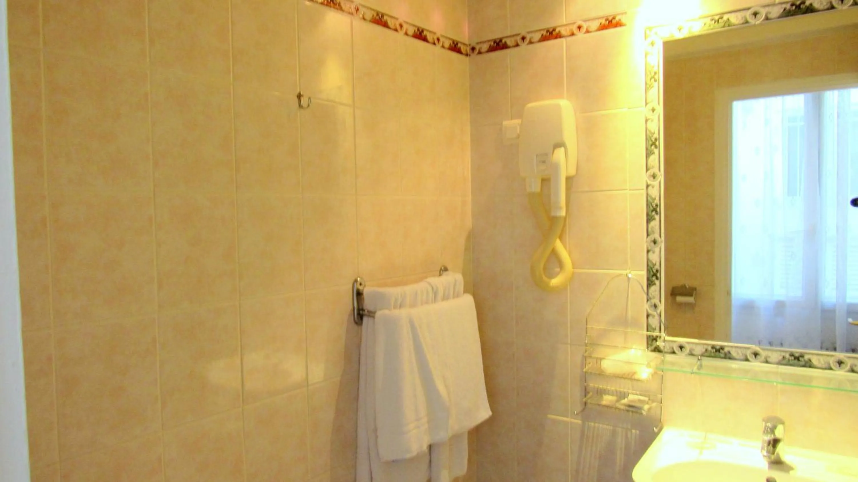 Bathroom in Hôtel du Square d'Anvers