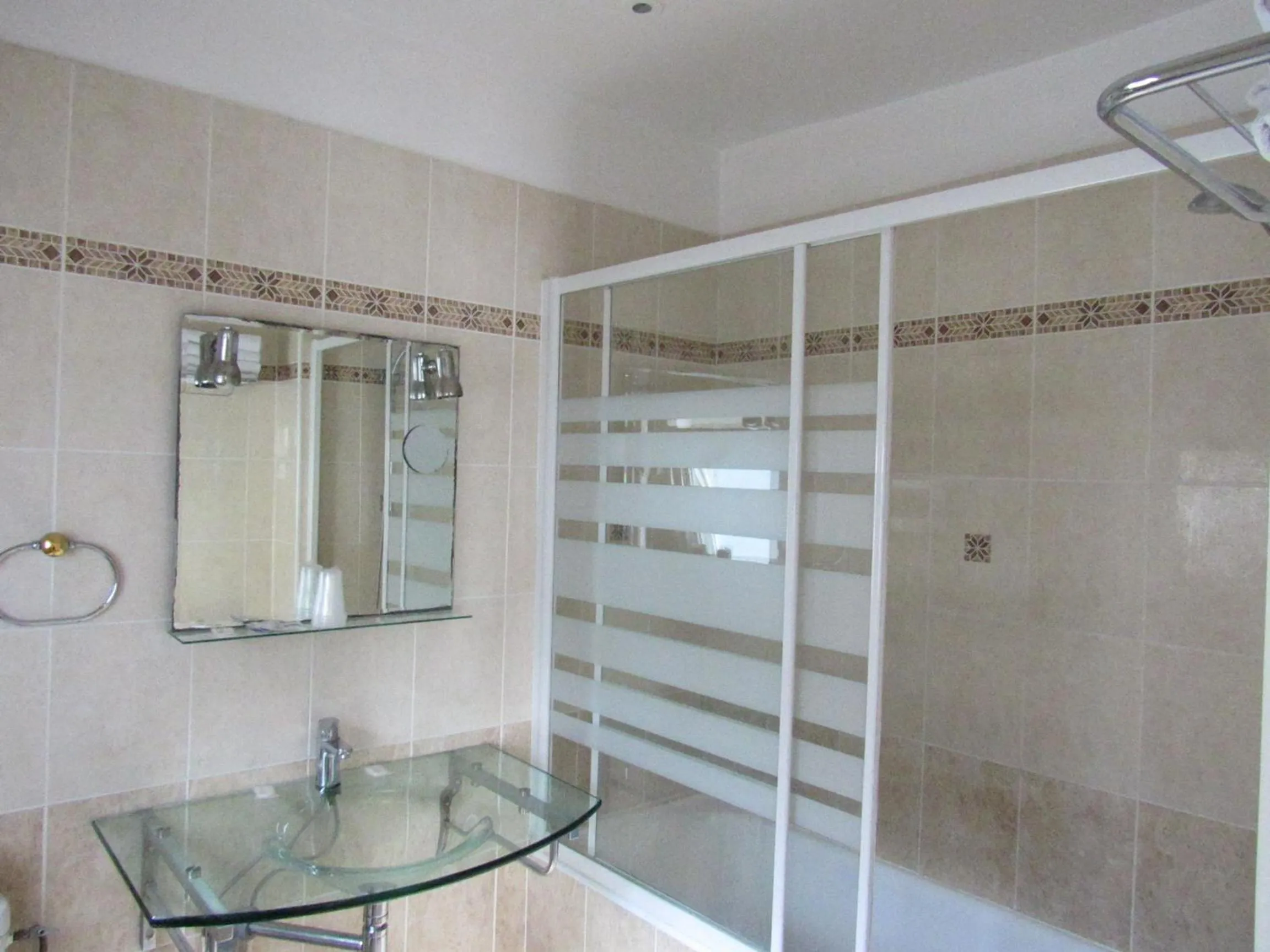 Bathroom in Hôtel du Square d'Anvers