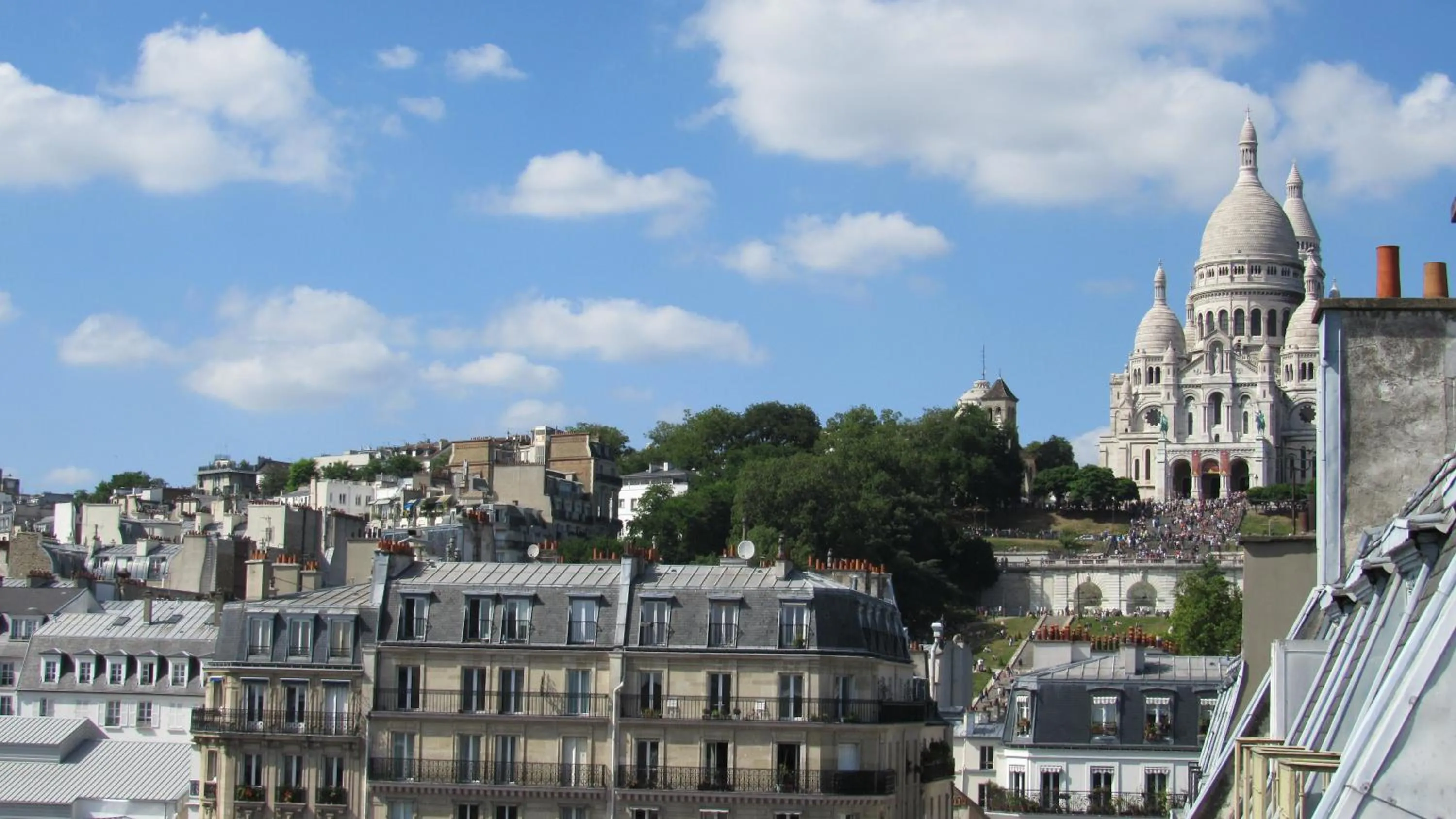 Landmark view in Hôtel du Square d'Anvers