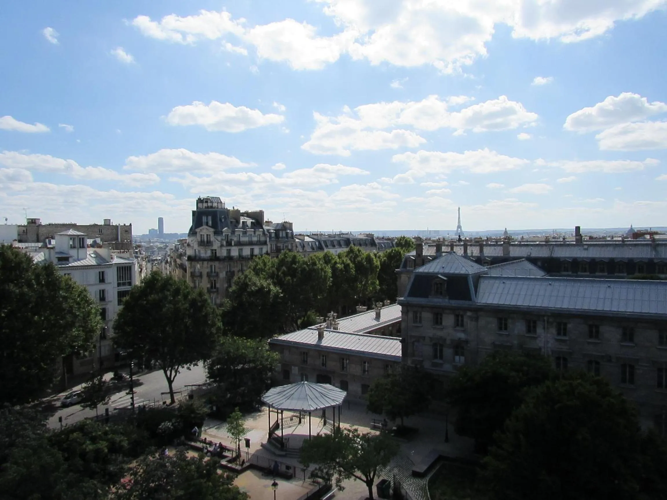 City view in Hôtel du Square d'Anvers