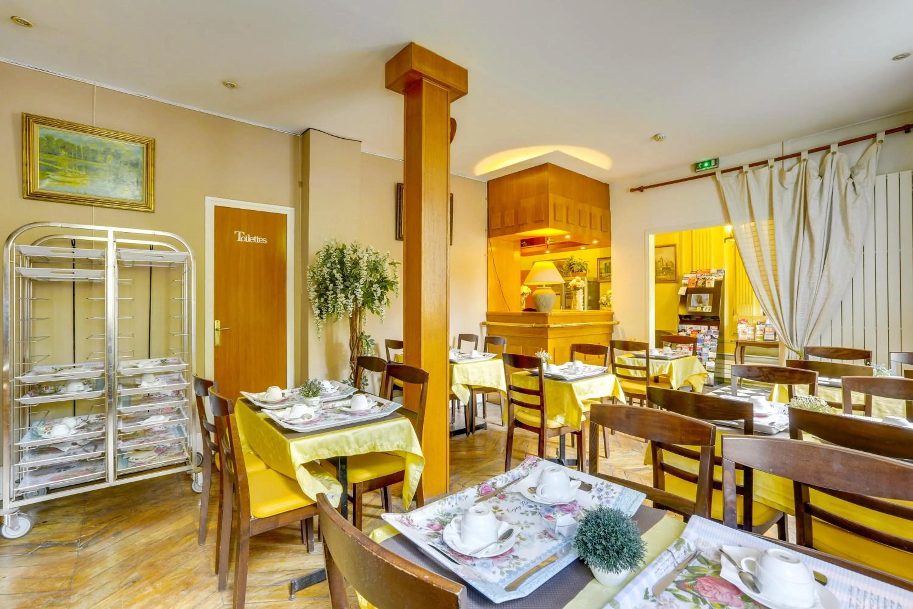 Breakfast in Hôtel du Square d'Anvers