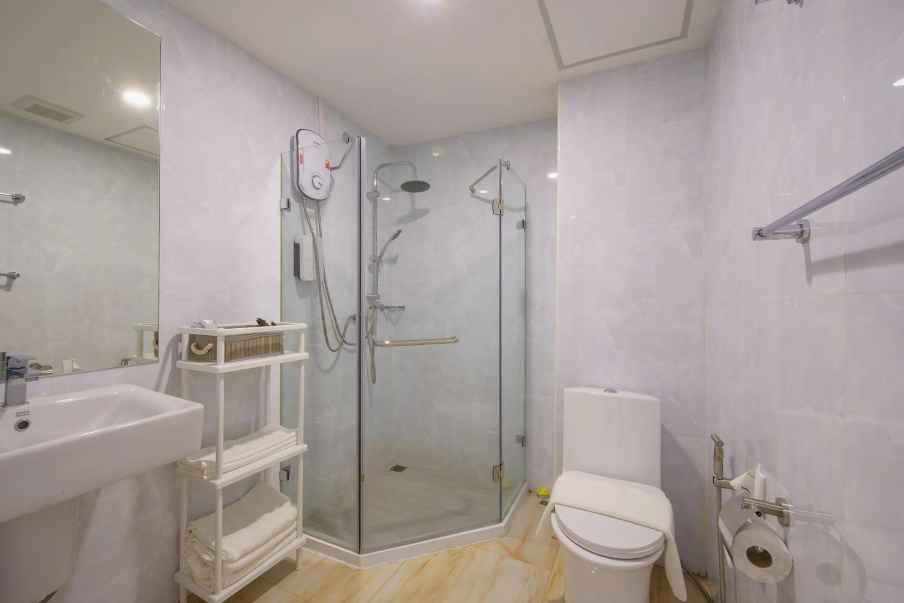 Shower in Jiang Mai 81