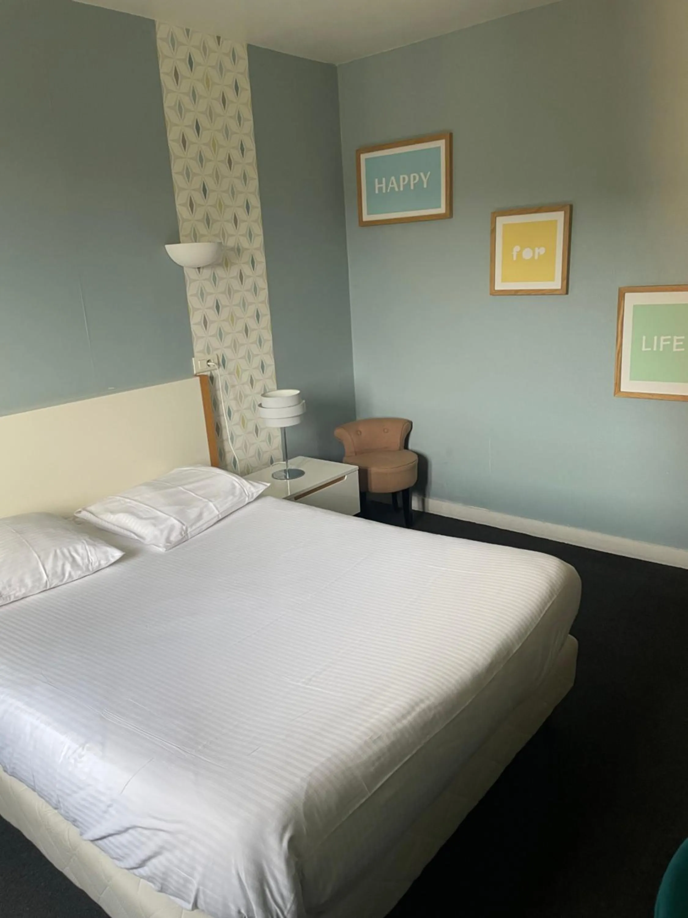 Photo of the whole room, Bed in Hôtel La Redoute