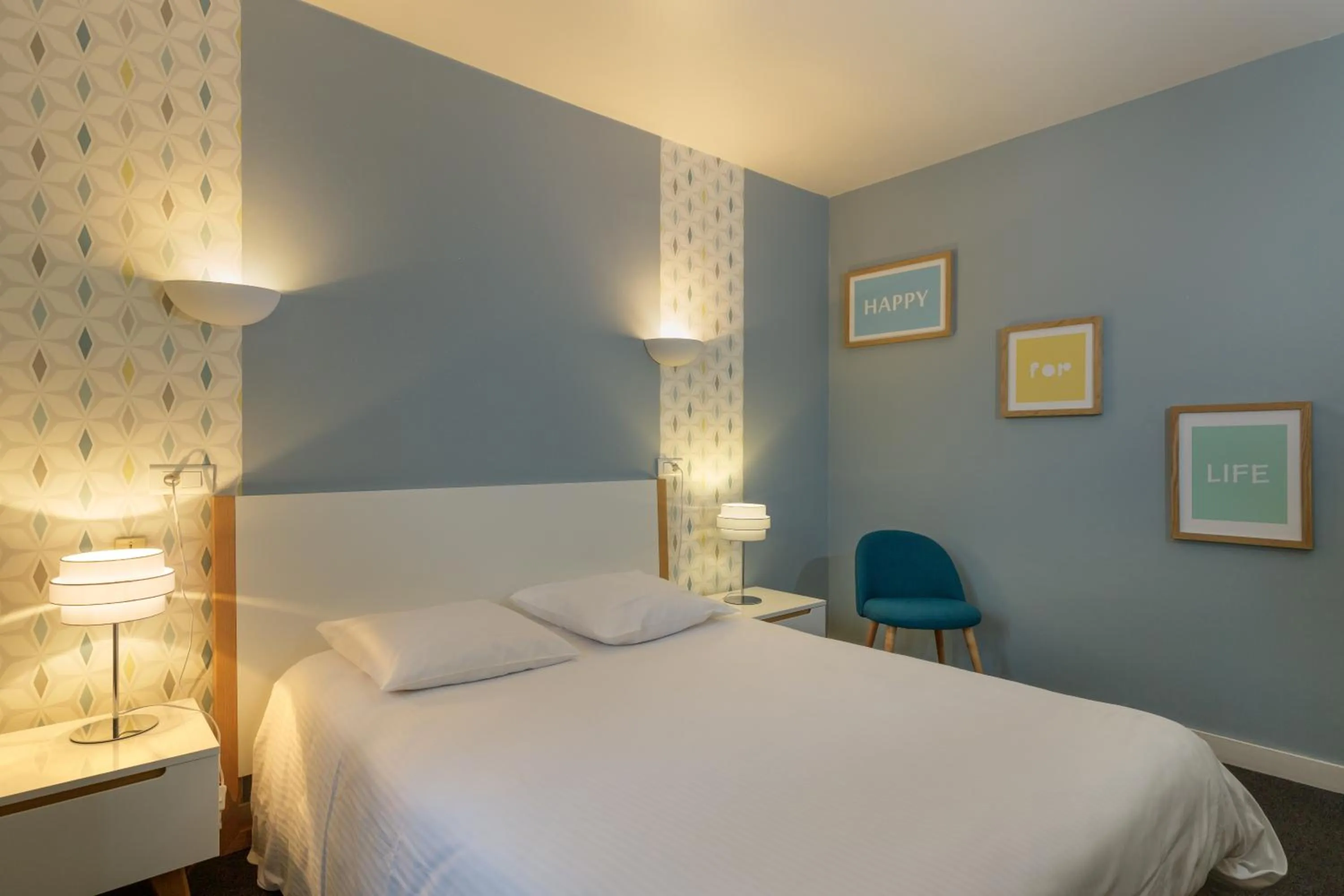 Photo of the whole room, Bed in Hôtel La Redoute