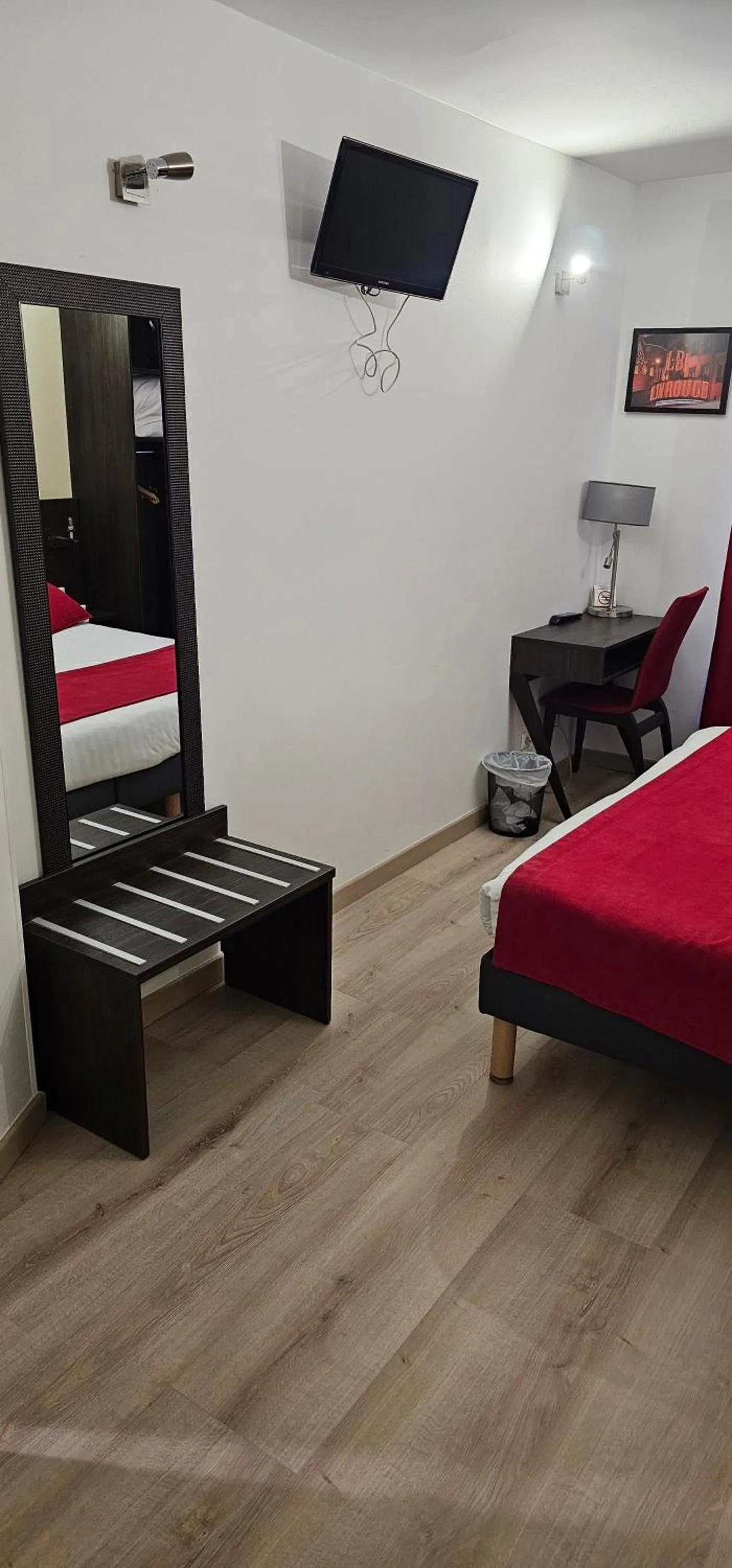 TV and multimedia, Bed in Hôtel Mazagran