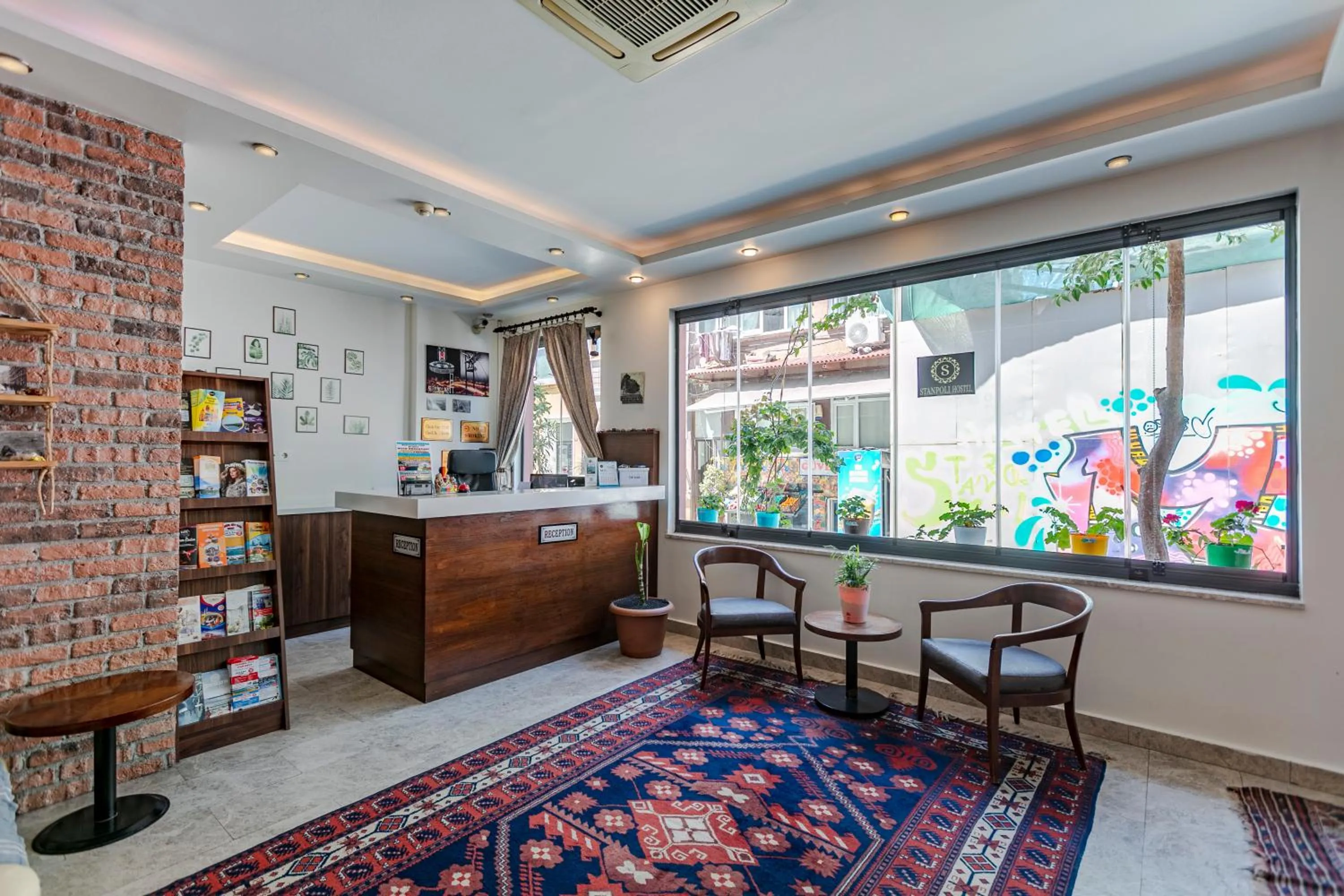 Lobby or reception in Stanpoli Hostel