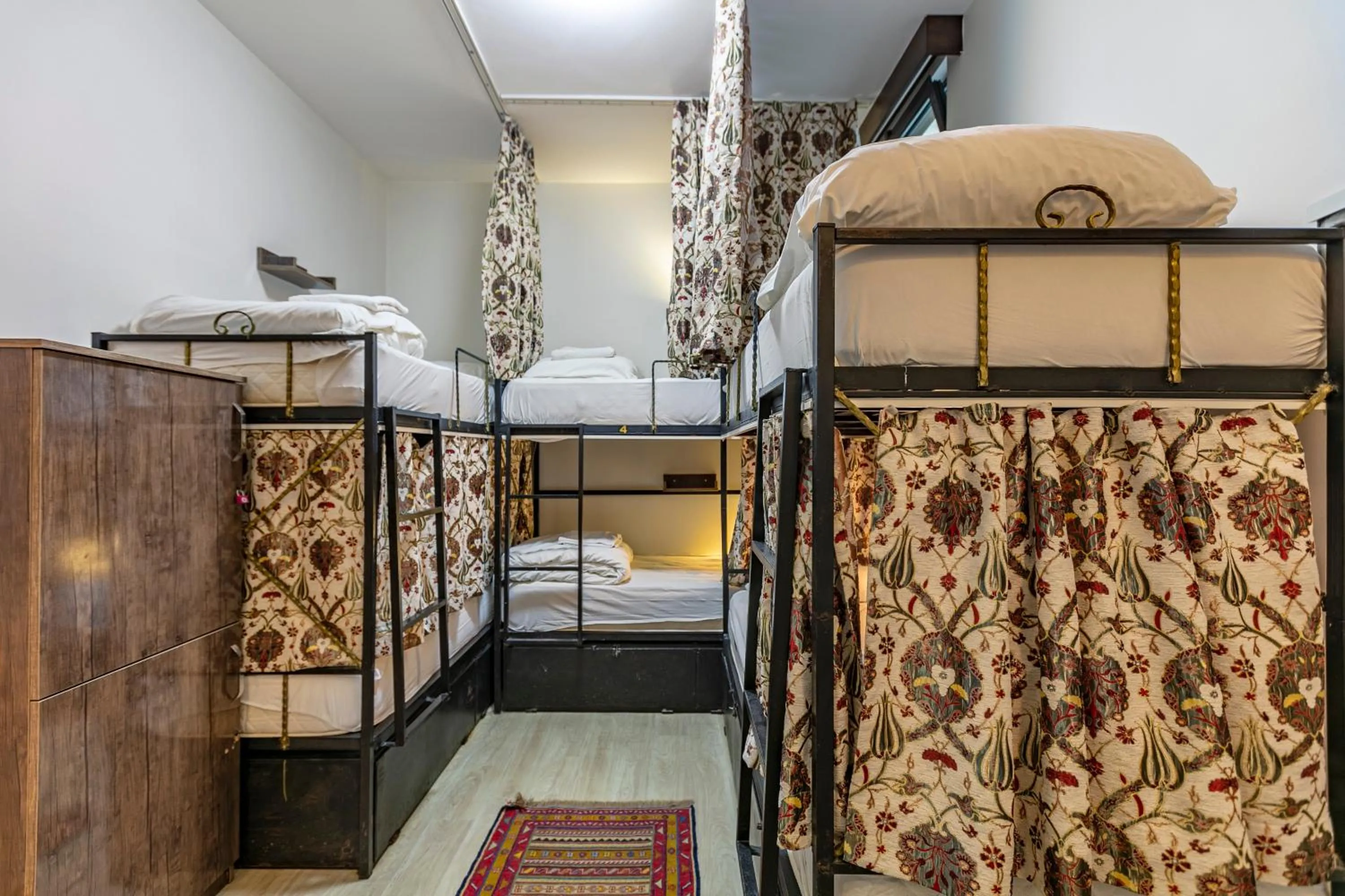 bunk bed, Bed in Stanpoli Hostel