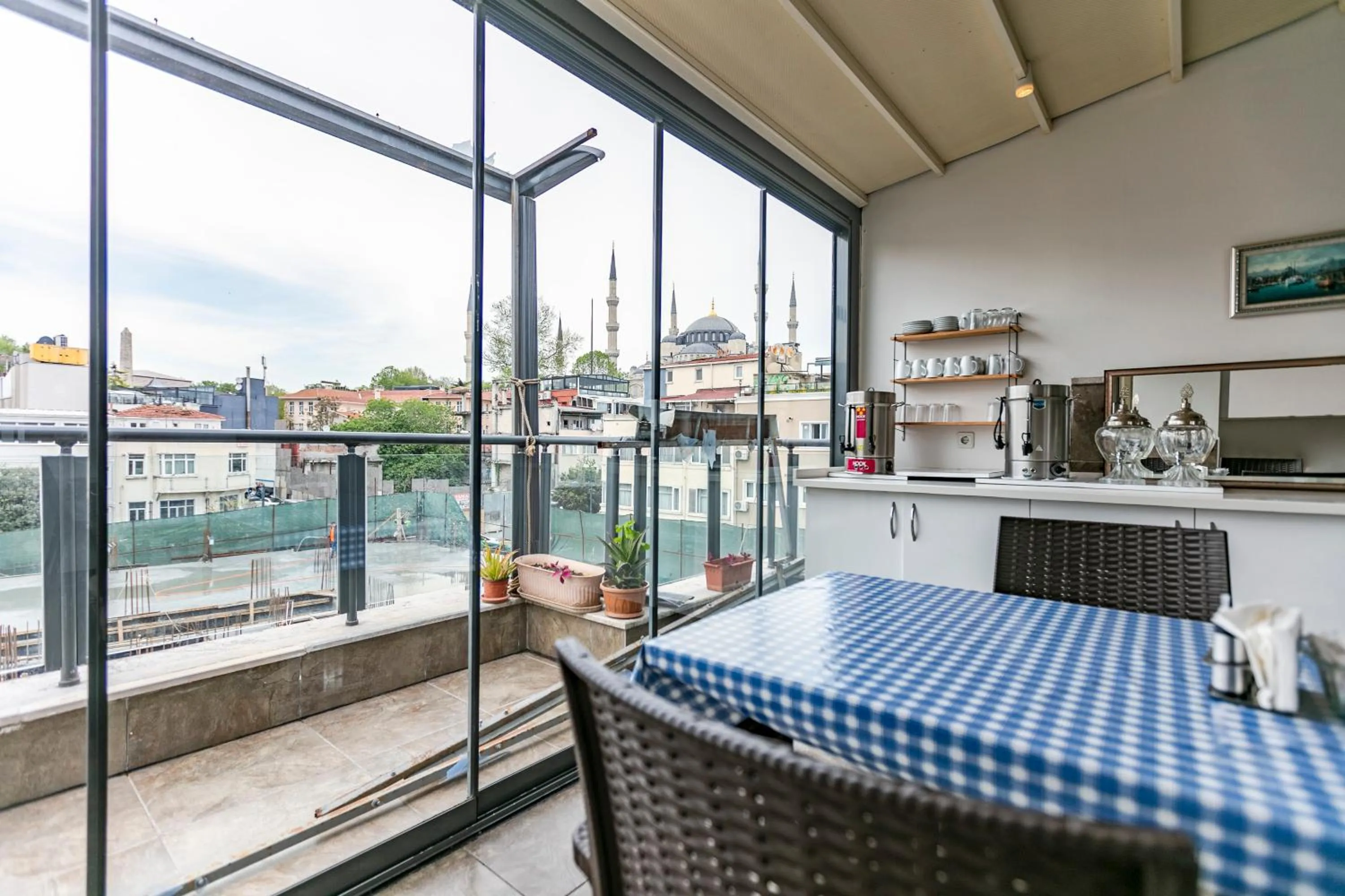 Property building in Stanpoli Hostel