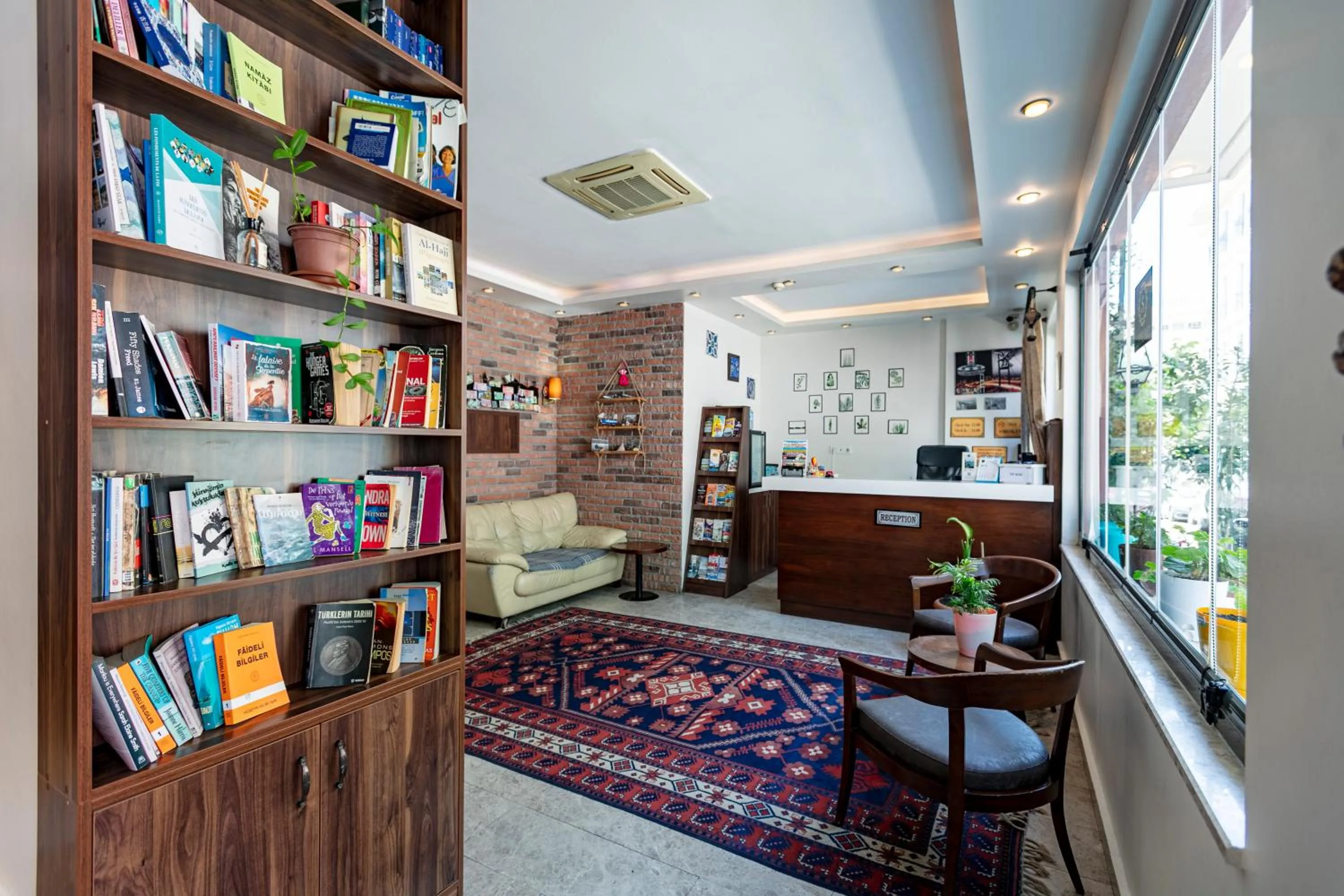 Lobby or reception in Stanpoli Hostel