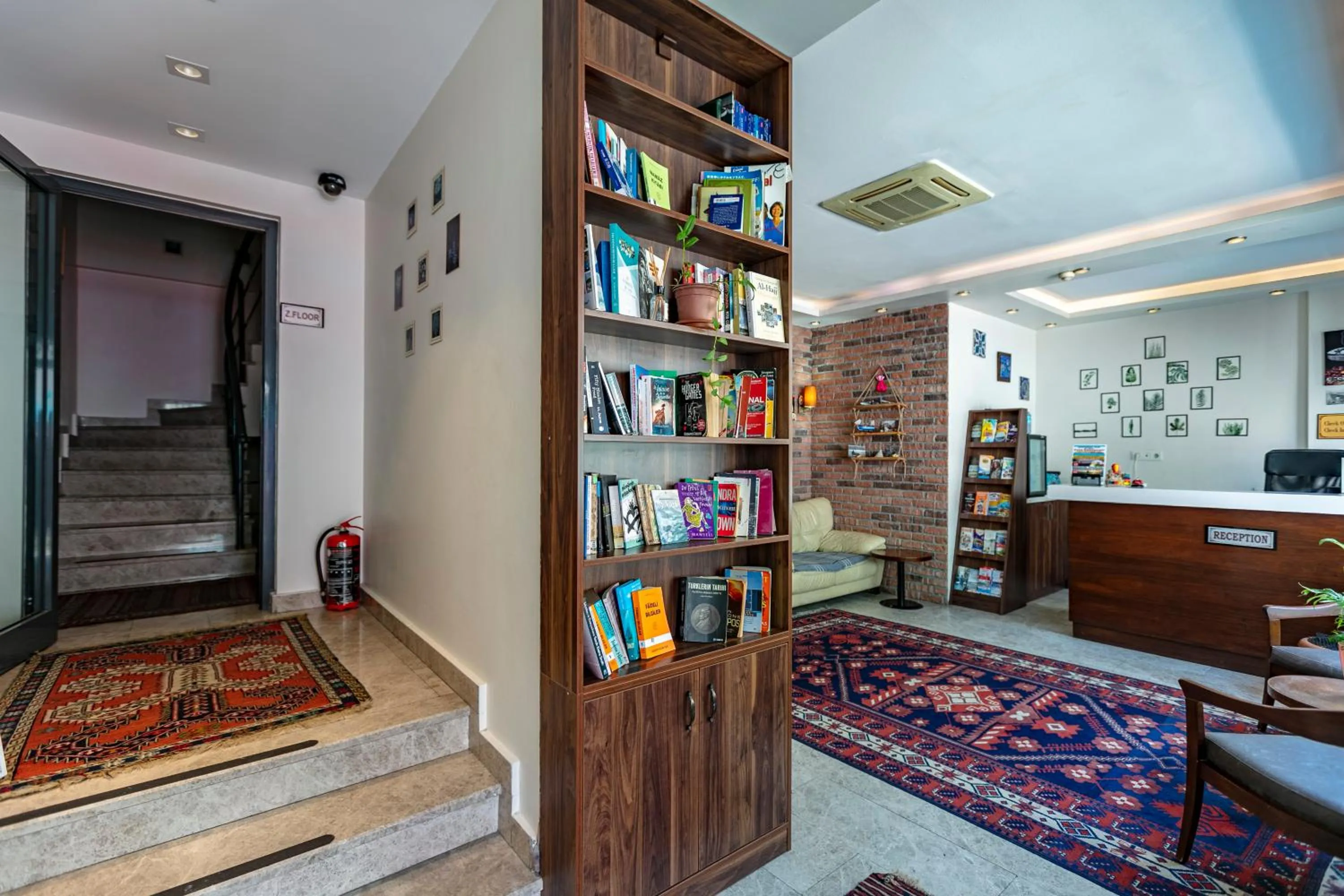 Property building in Stanpoli Hostel