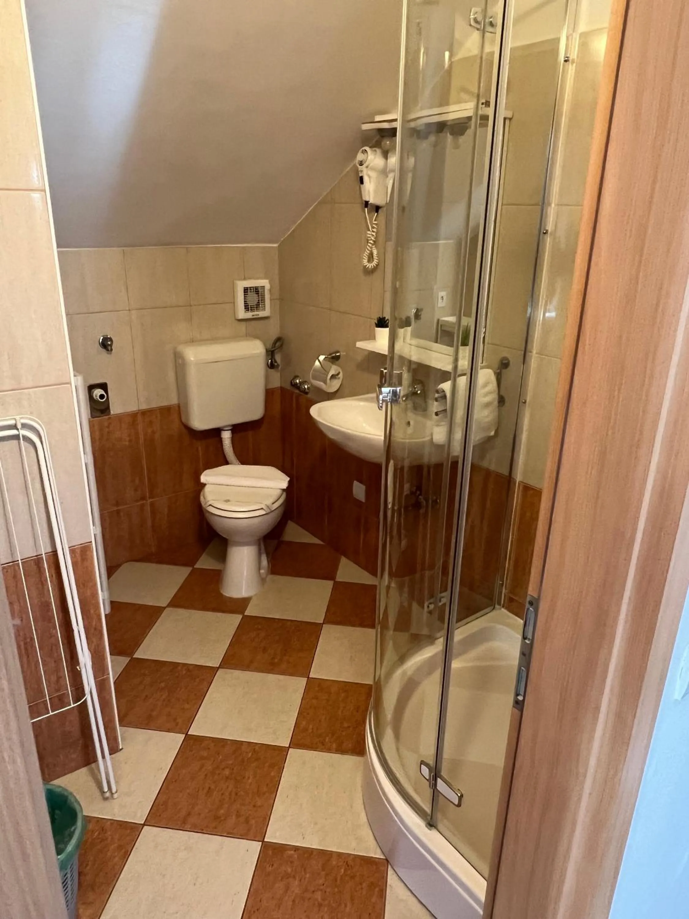 Shower in Apartments and Rooms Katija & Egon