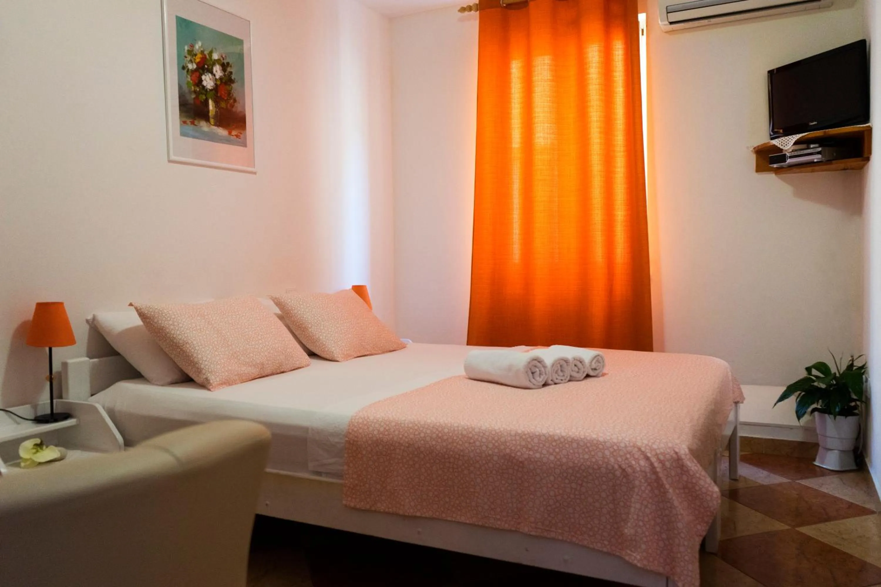 TV and multimedia, Bed in Apartments and Rooms Katija & Egon