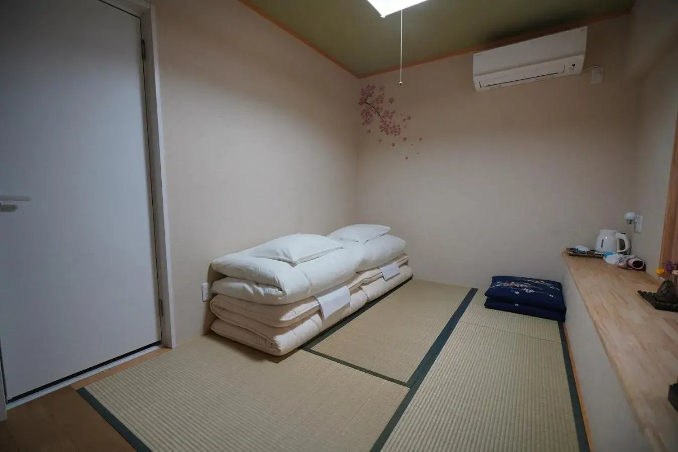 Twin Room with Private Bathroom - single occupancy in Uji Tea Inn Twin Room with Private Bathroom - single occupancy in Uji Tea Inn