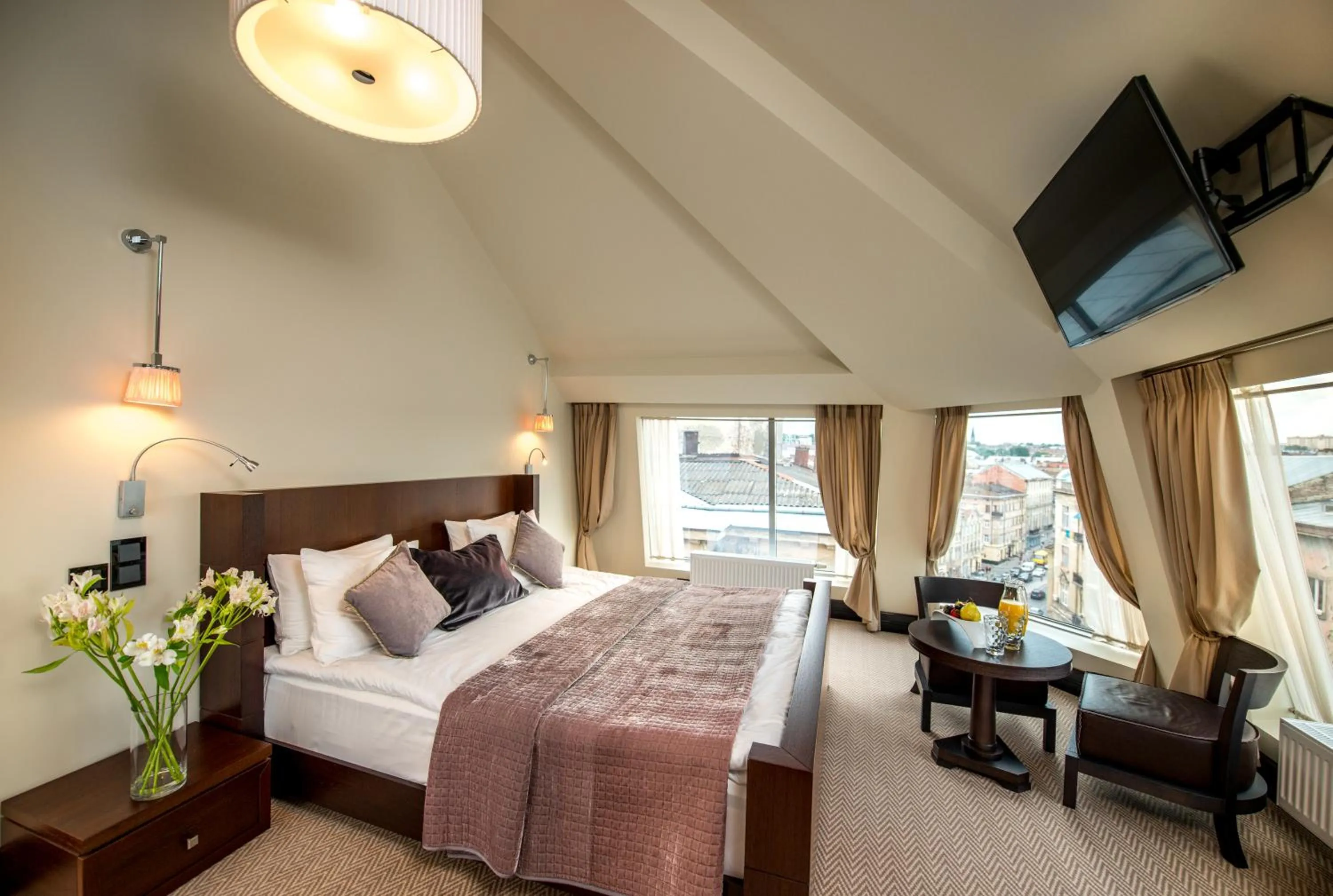 Photo of the whole room, Bed in Astoria Hotel