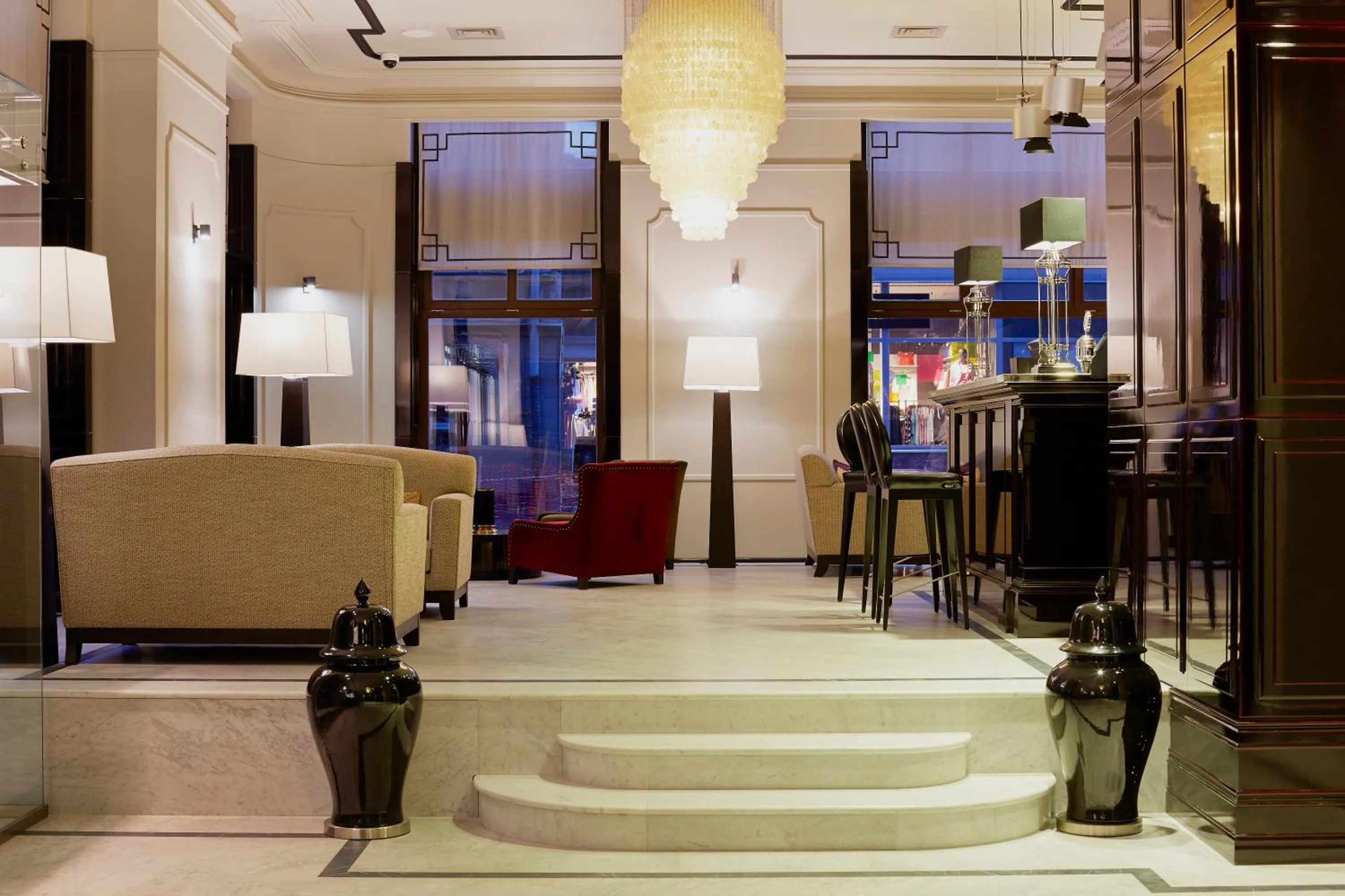 Restaurant/places to eat in Astoria Hotel