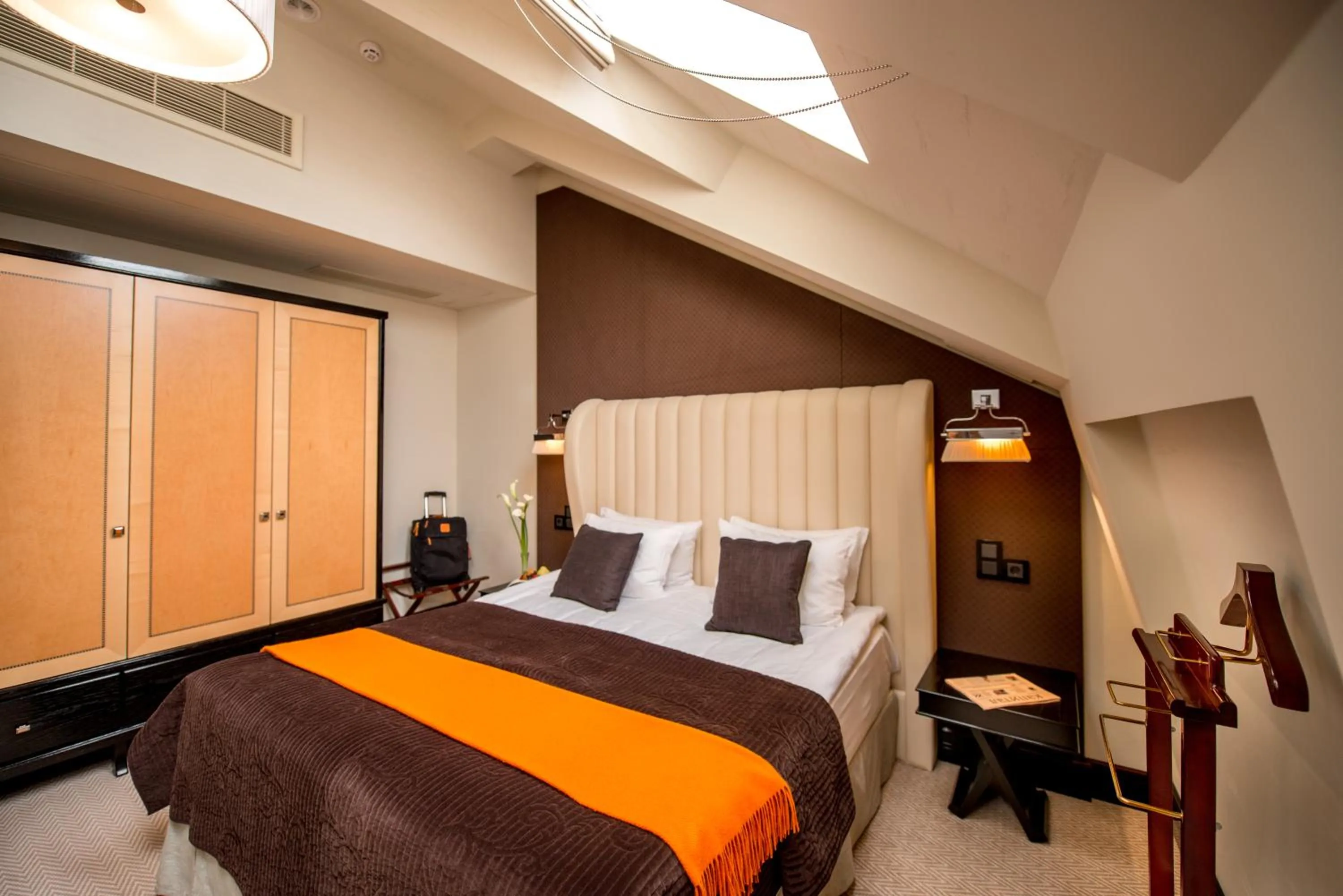 Bedroom, Bed in Astoria Hotel