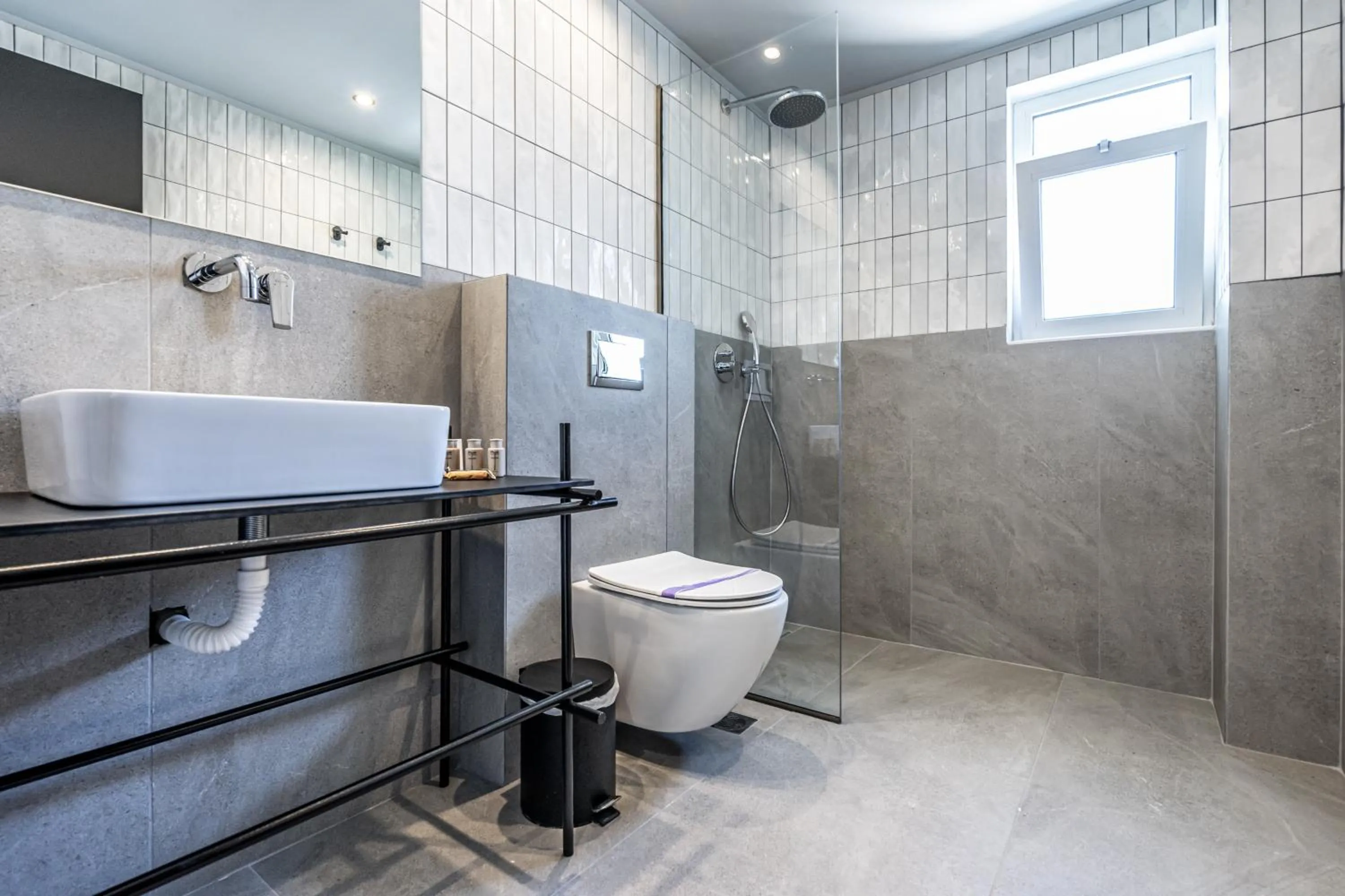 Shower in Santa Maria City Hotel