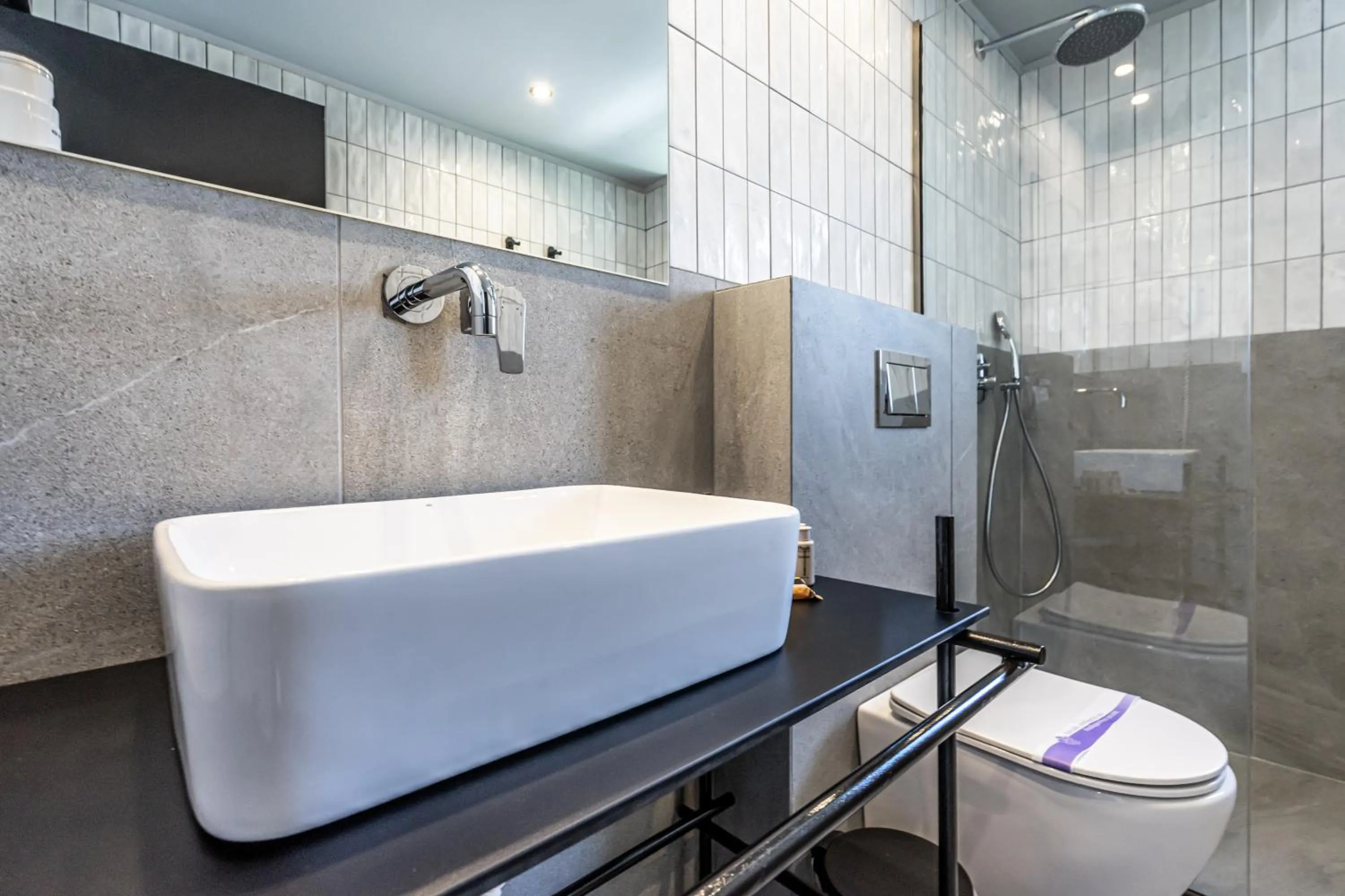 Shower in Santa Maria City Hotel