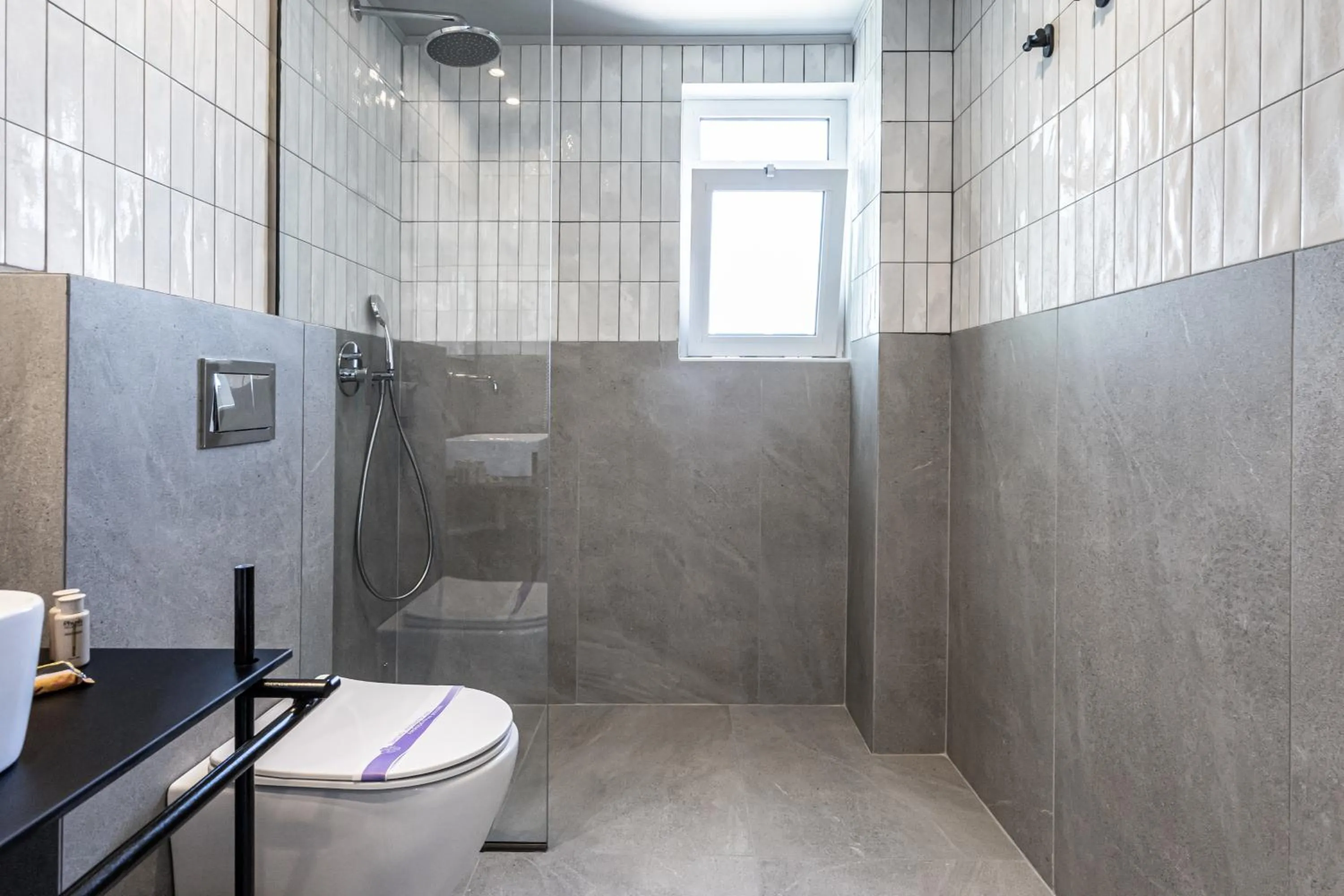 Shower in Santa Maria City Hotel