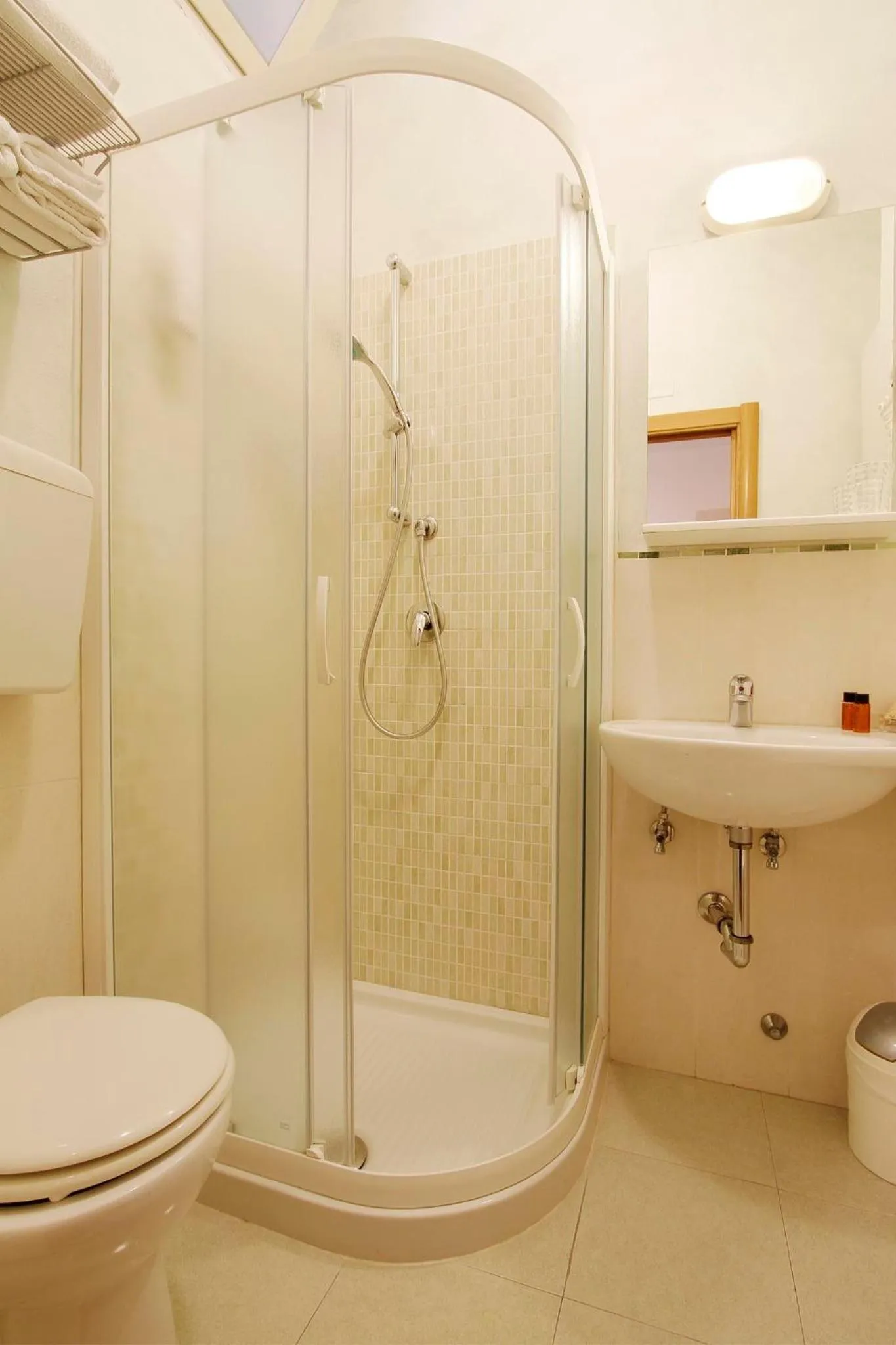 Bathroom in Hotel Deborah