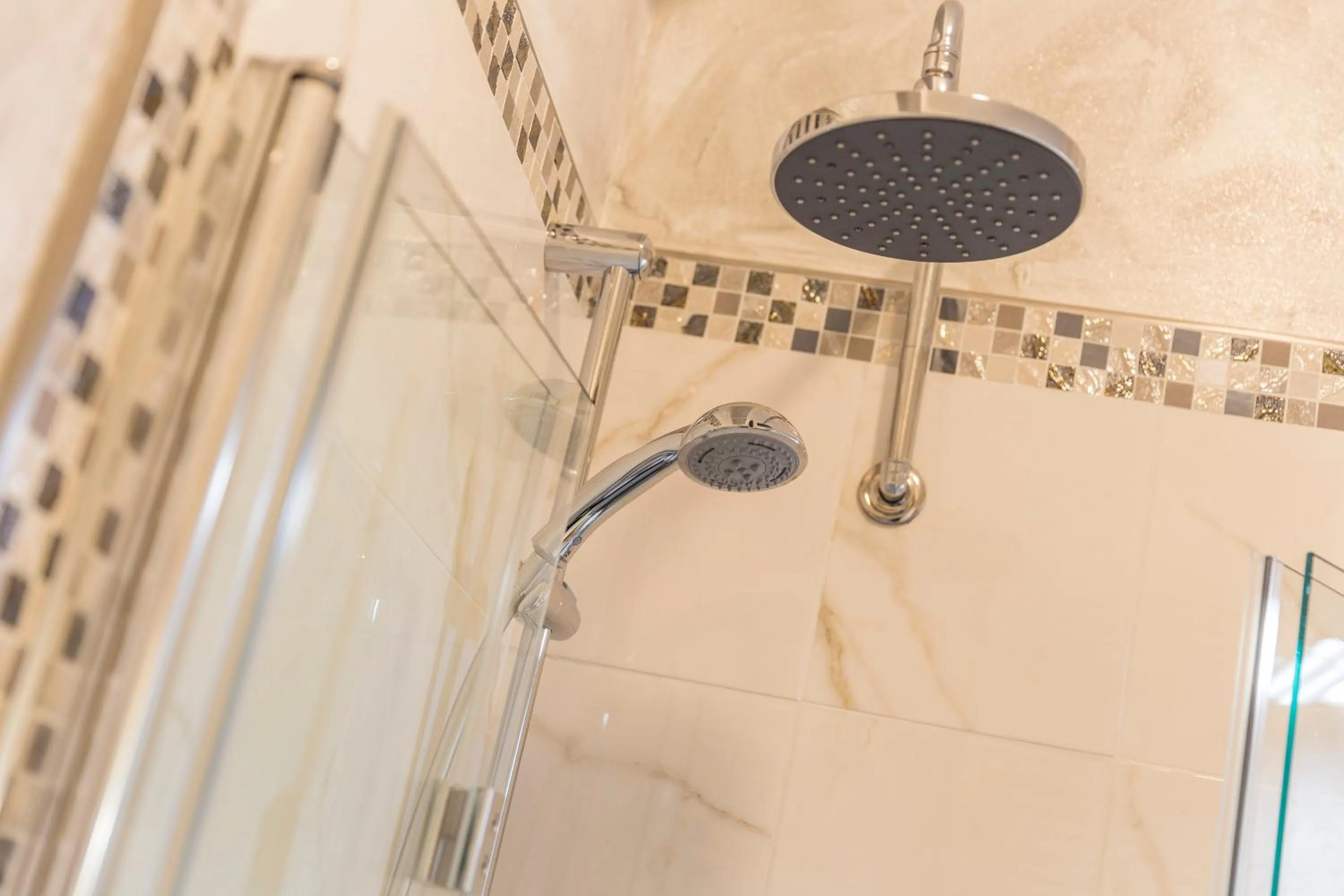 Shower in Hotel Deborah