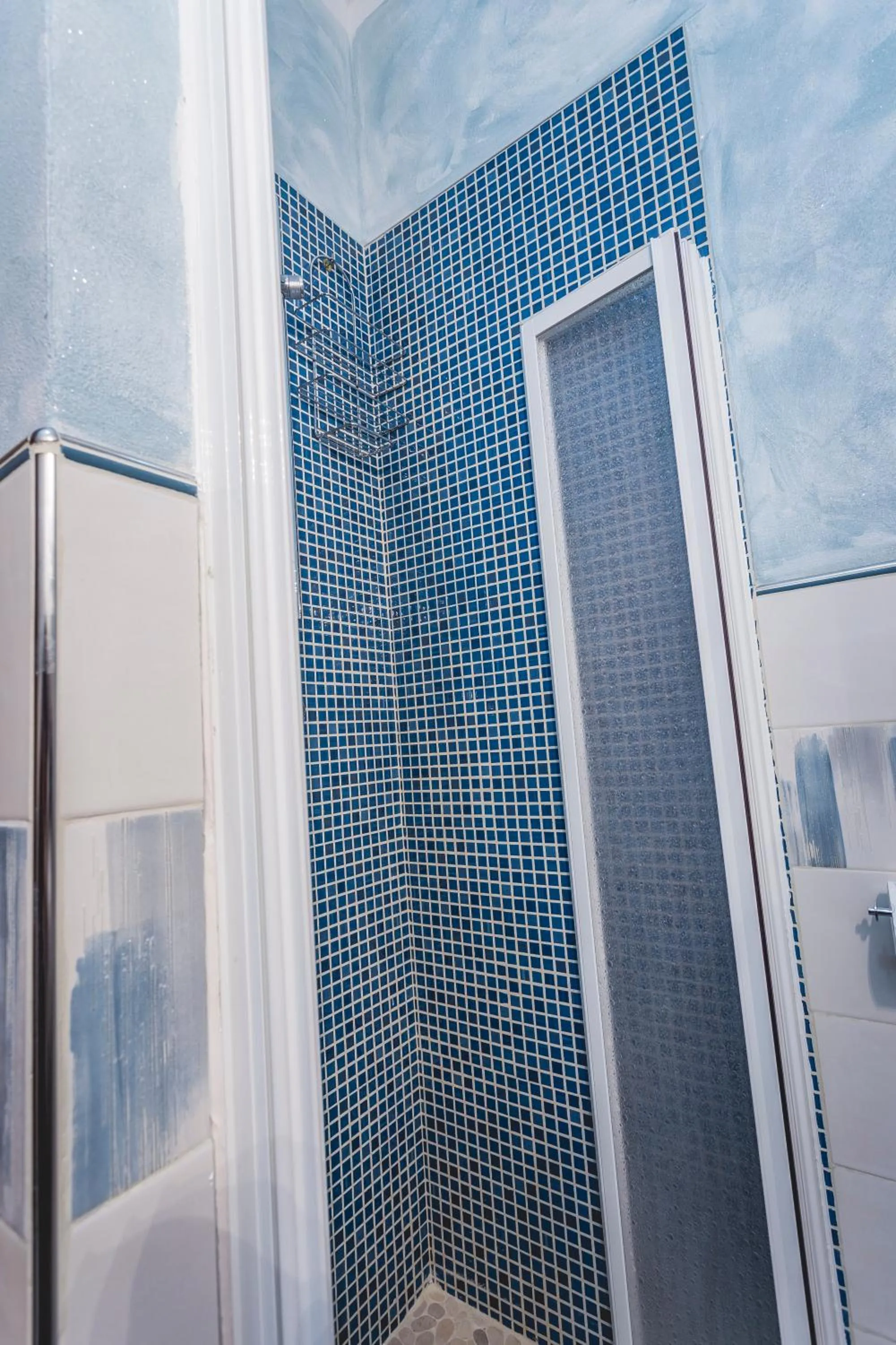 Shower in Hotel Deborah